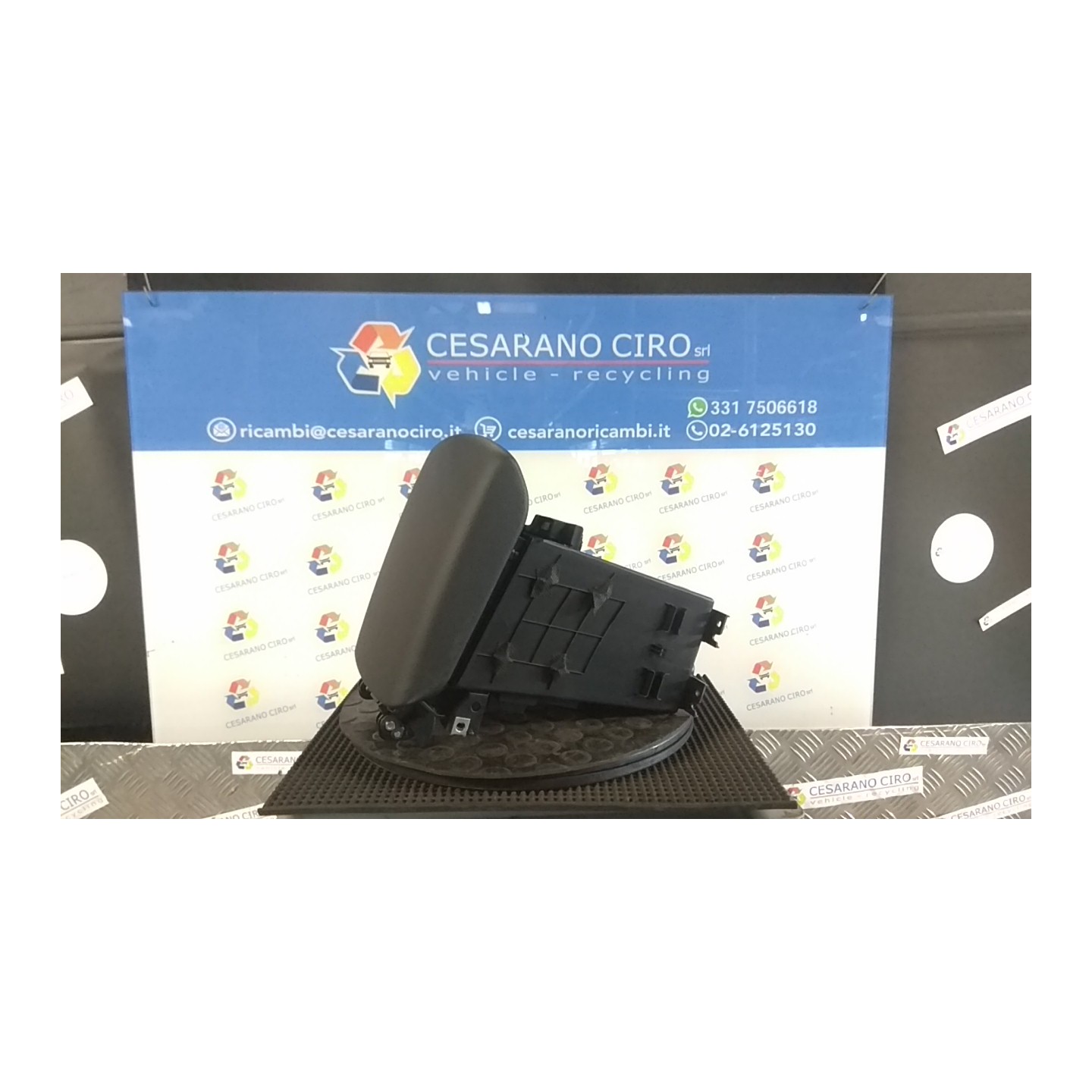 VANO PORTAOGGETTI APPOGGIABRACCIO CONSOLLE CENTR. P/BLOCCO FRIZIONE 063 HYUNDAI TUCSON (12/20-) G4FU 84680N7210NNB