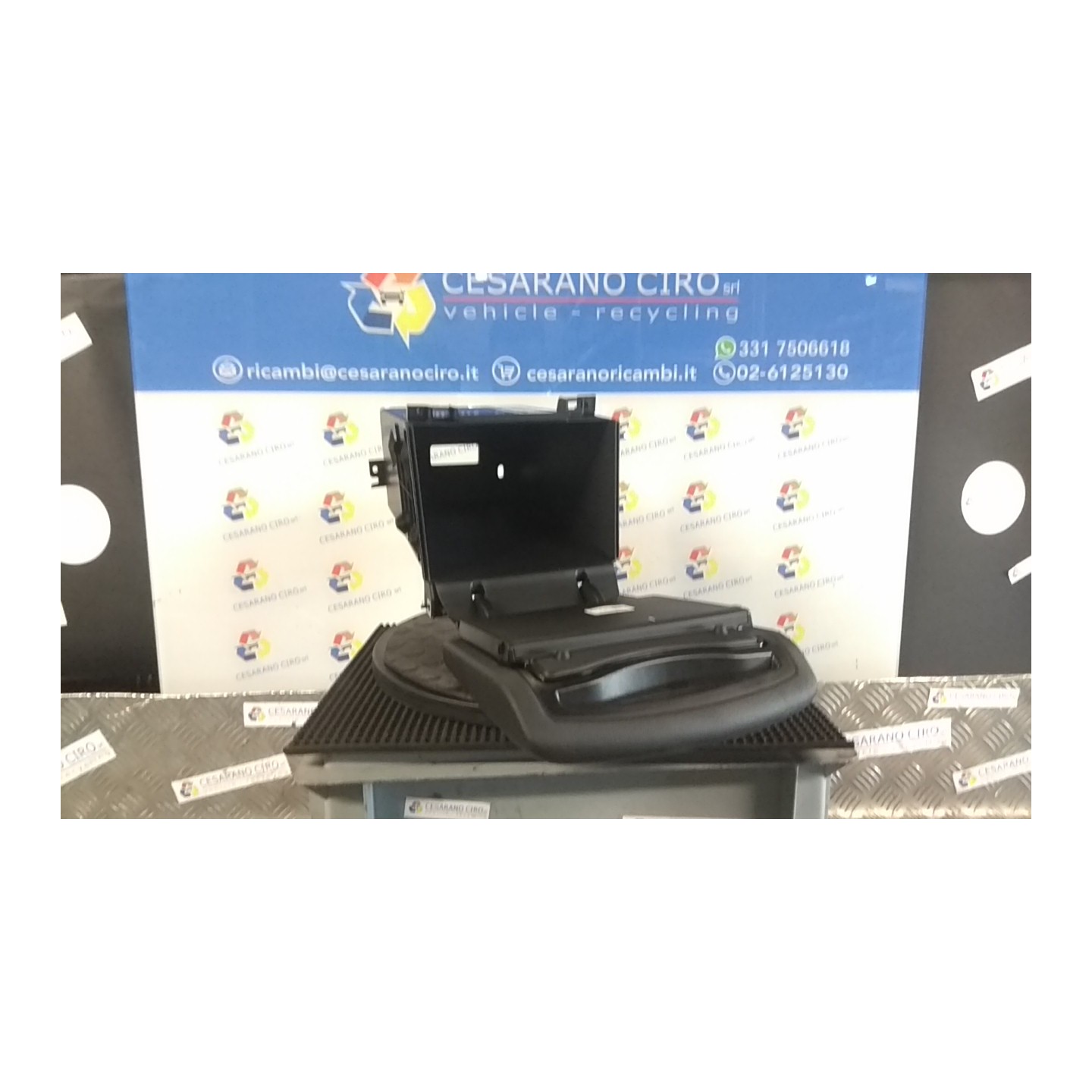 VANO PORTAOGGETTI APPOGGIABRACCIO CONSOLLE CENTR. P/BLOCCO FRIZIONE 063 HYUNDAI TUCSON (12/20-) G4FU 84680N7210NNB