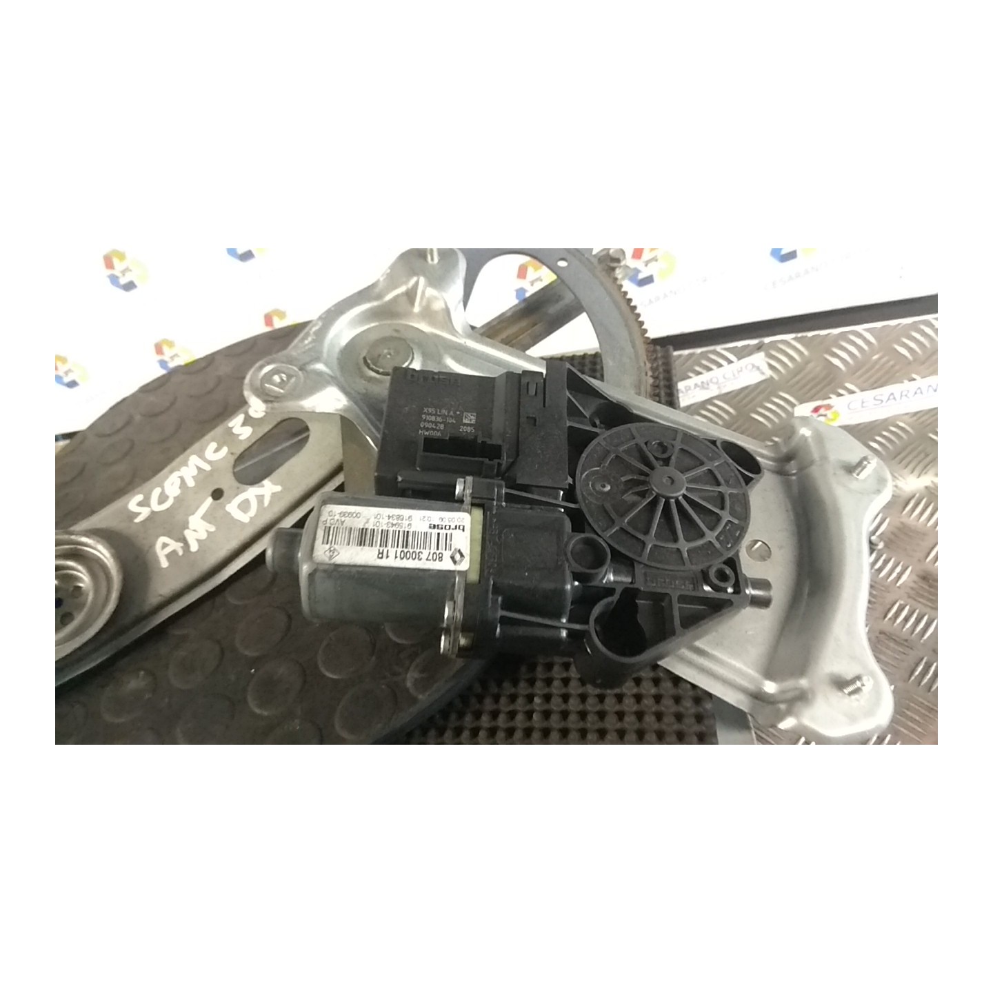 ALZACRISTALLO ELETTR. PORTA ANT. DX. 016 RENAULT SCENIC 3A SERIE (04/09-10/13) F9QN8 807205115R