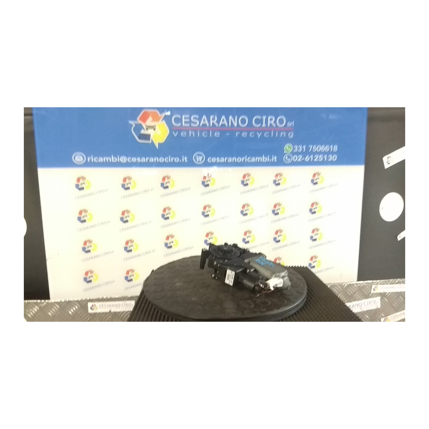 MOTORINO ALZACRISTALLO PORTA POST. DX. 037 AUDI A4 (8D) (10/94-12/00) ADR 8D0959802G