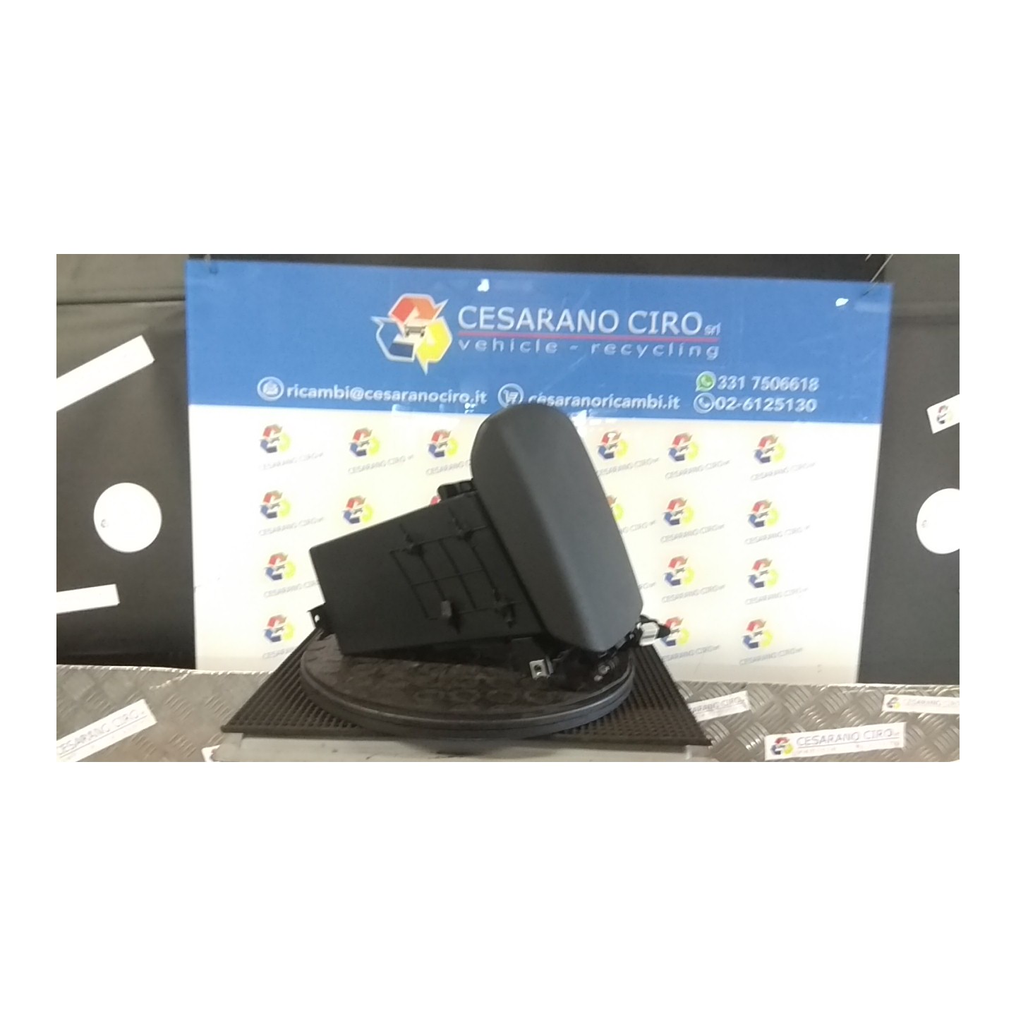 VANO PORTAOGGETTI APPOGGIABRACCIO CONSOLLE CENTR. P/BLOCCO FRIZIONE 073 HYUNDAI TUCSON (12/20-) D4FE 84680N7210NNB