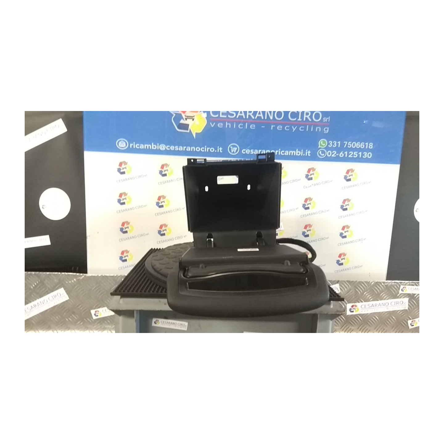 VANO PORTAOGGETTI APPOGGIABRACCIO CONSOLLE CENTR. P/BLOCCO FRIZIONE 073 HYUNDAI TUCSON (12/20-) D4FE 84680N7210NNB
