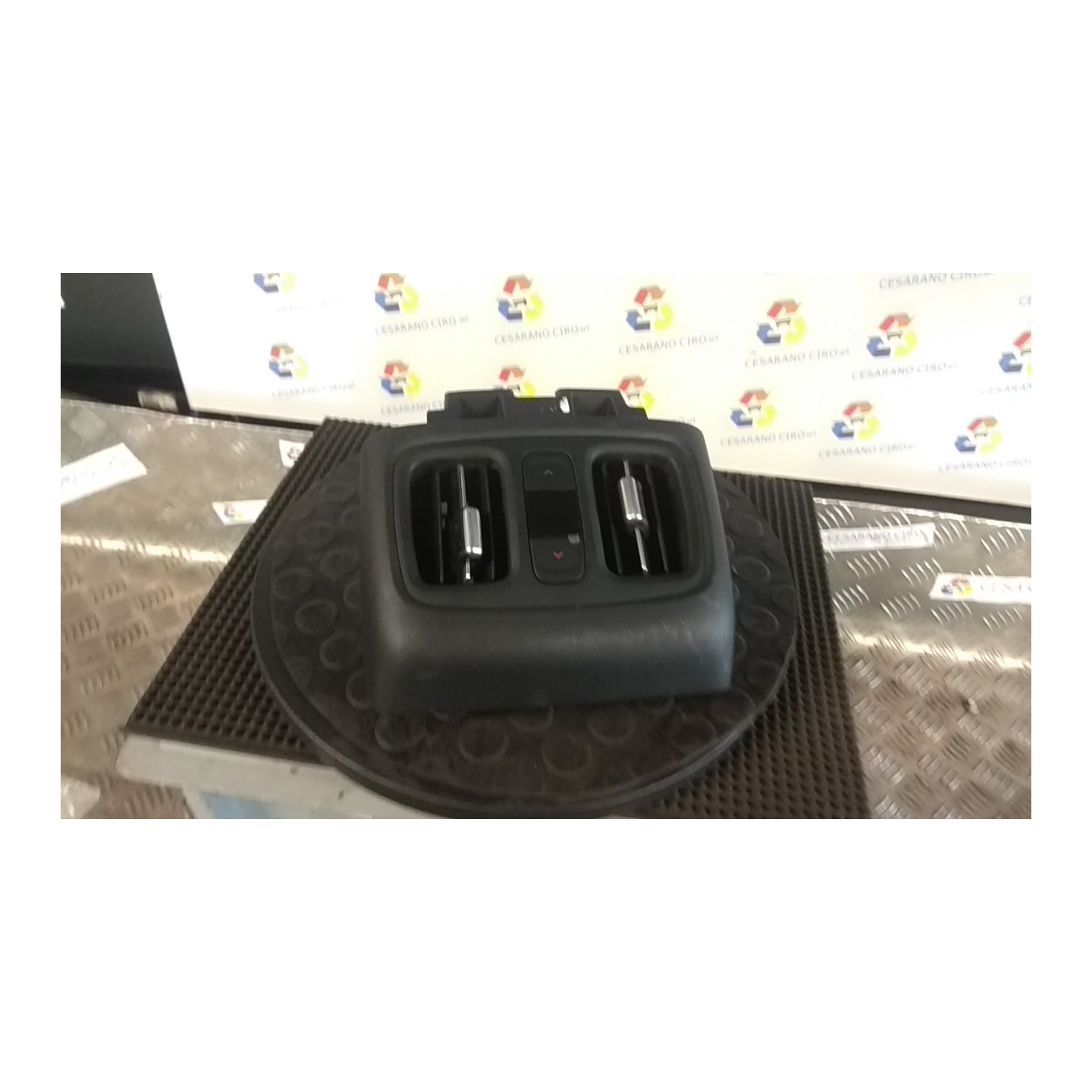 BOCCHETTA ARIA POST. CONSOLLE CENTR. 074 HYUNDAI TUCSON (12/20-) D4FE 97040N7000NNB