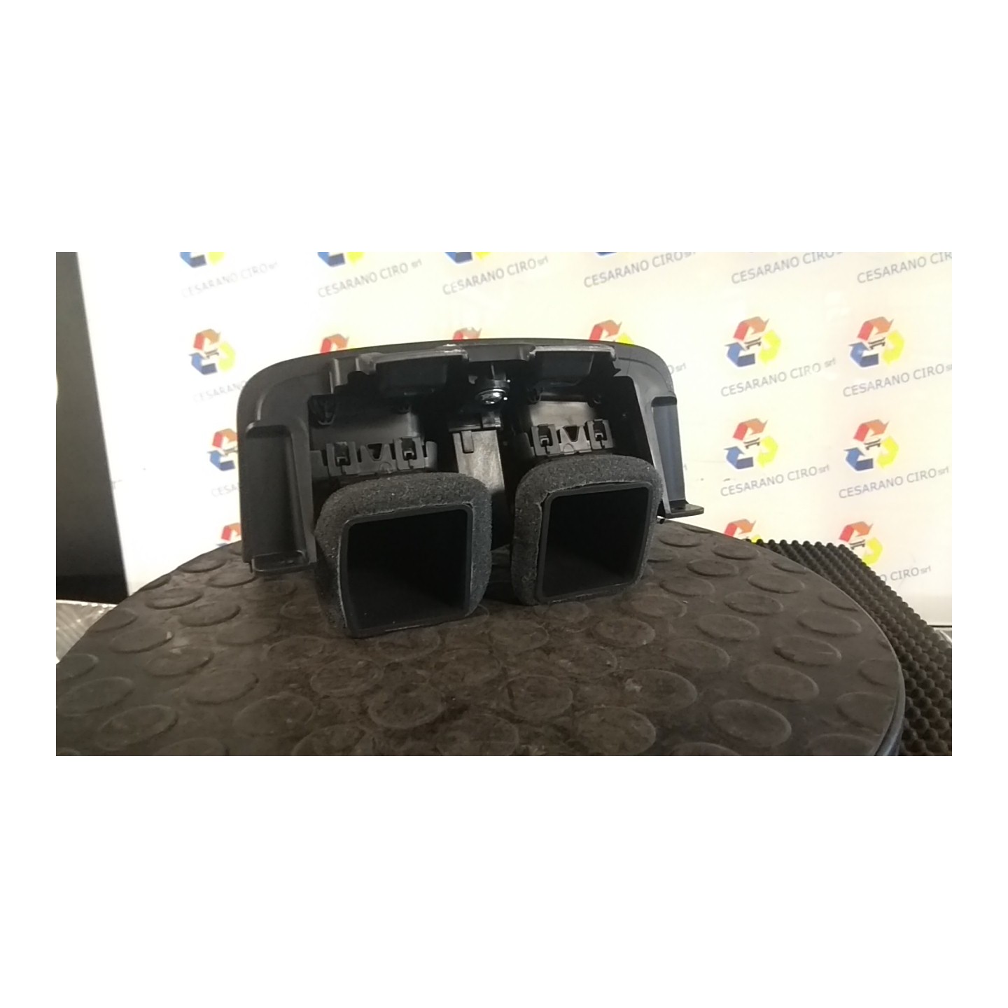 BOCCHETTA ARIA POST. CONSOLLE CENTR. 074 HYUNDAI TUCSON (12/20-) D4FE 97040N7000NNB
