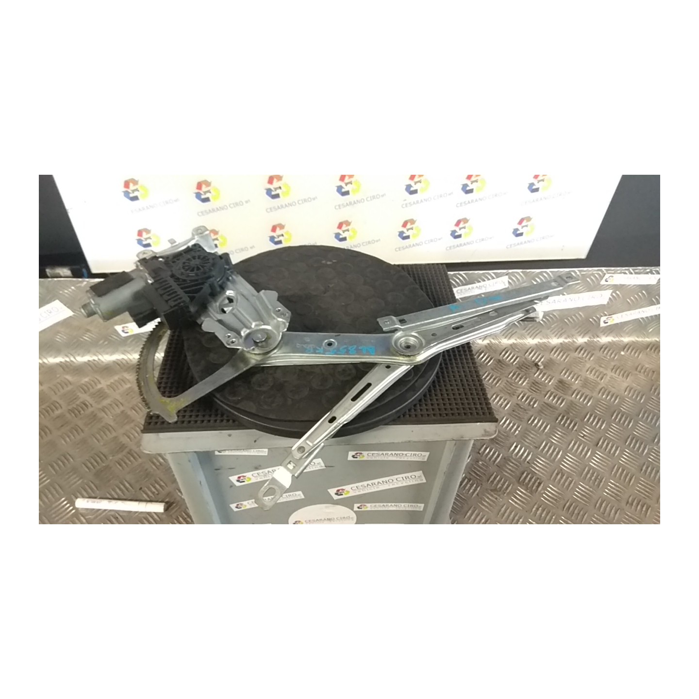 ALZACRISTALLO ELETTR. PORTA ANT. DX. 130 OPEL ZAFIRA (A05) (06/05-) Z19DT 93184843