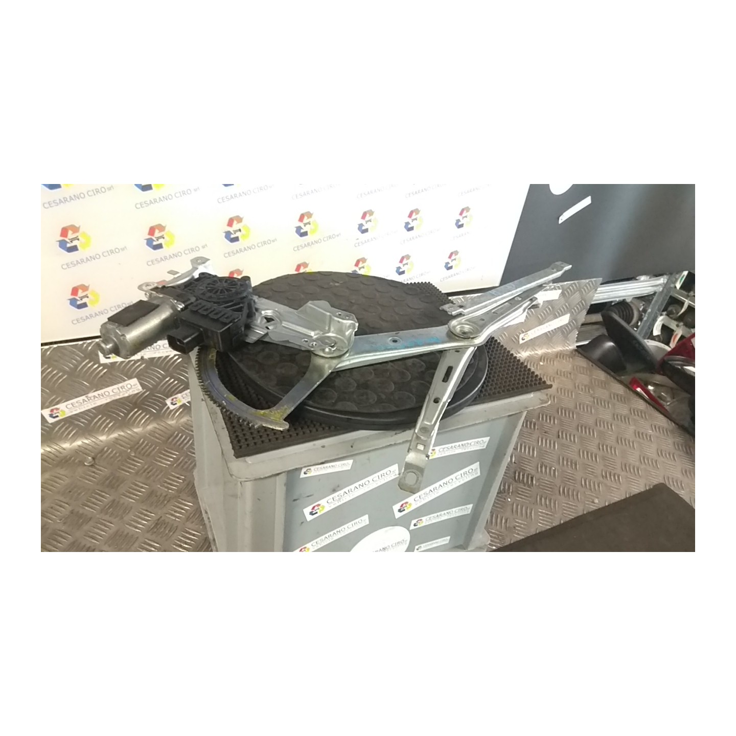 ALZACRISTALLO ELETTR. PORTA ANT. DX. 130 OPEL ZAFIRA (A05) (06/05-) Z19DT 93184843