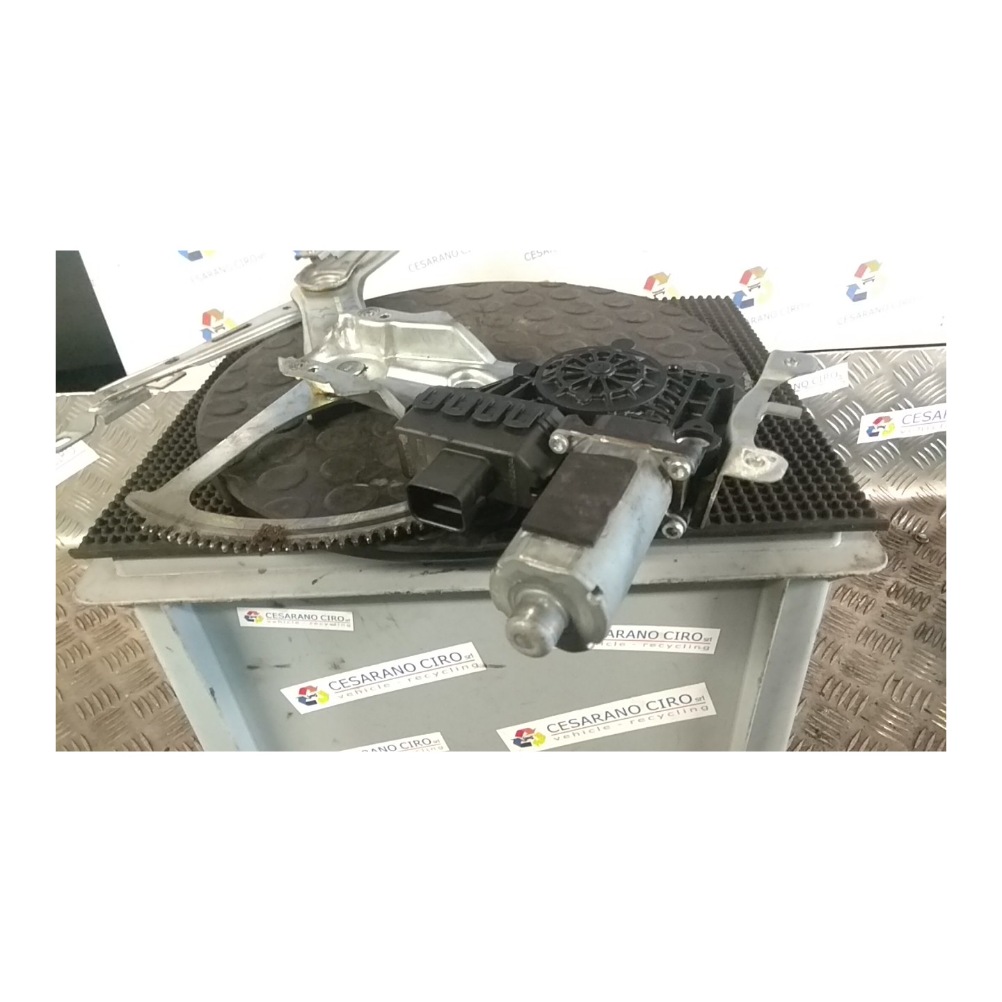 ALZACRISTALLO ELETTR. PORTA ANT. SX. 131 OPEL ZAFIRA (A05) (06/05-) Z19DT 93184842