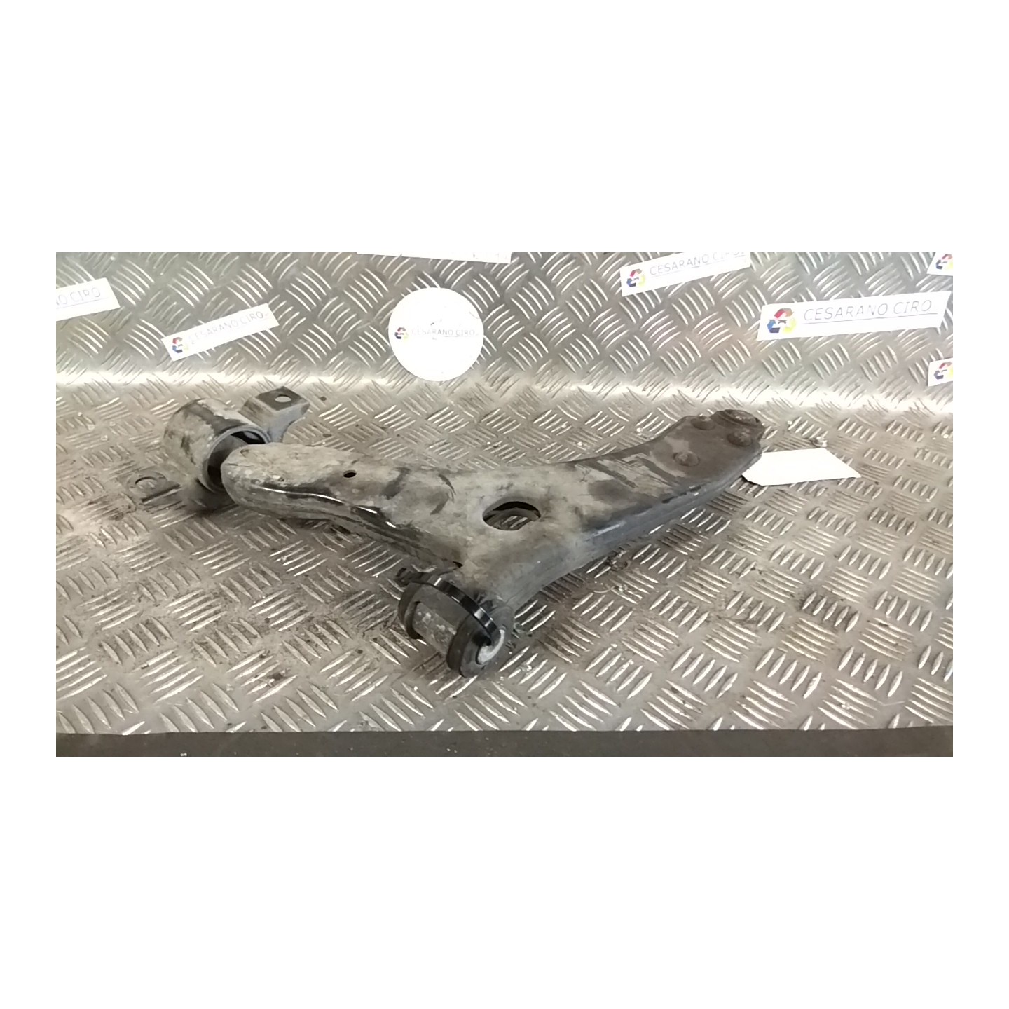 BRACCIO OSCILLANTE SOSP. ANT. DX. 083 FORD FOCUS (CAK) (10/98-03/02) FYDA 1207973