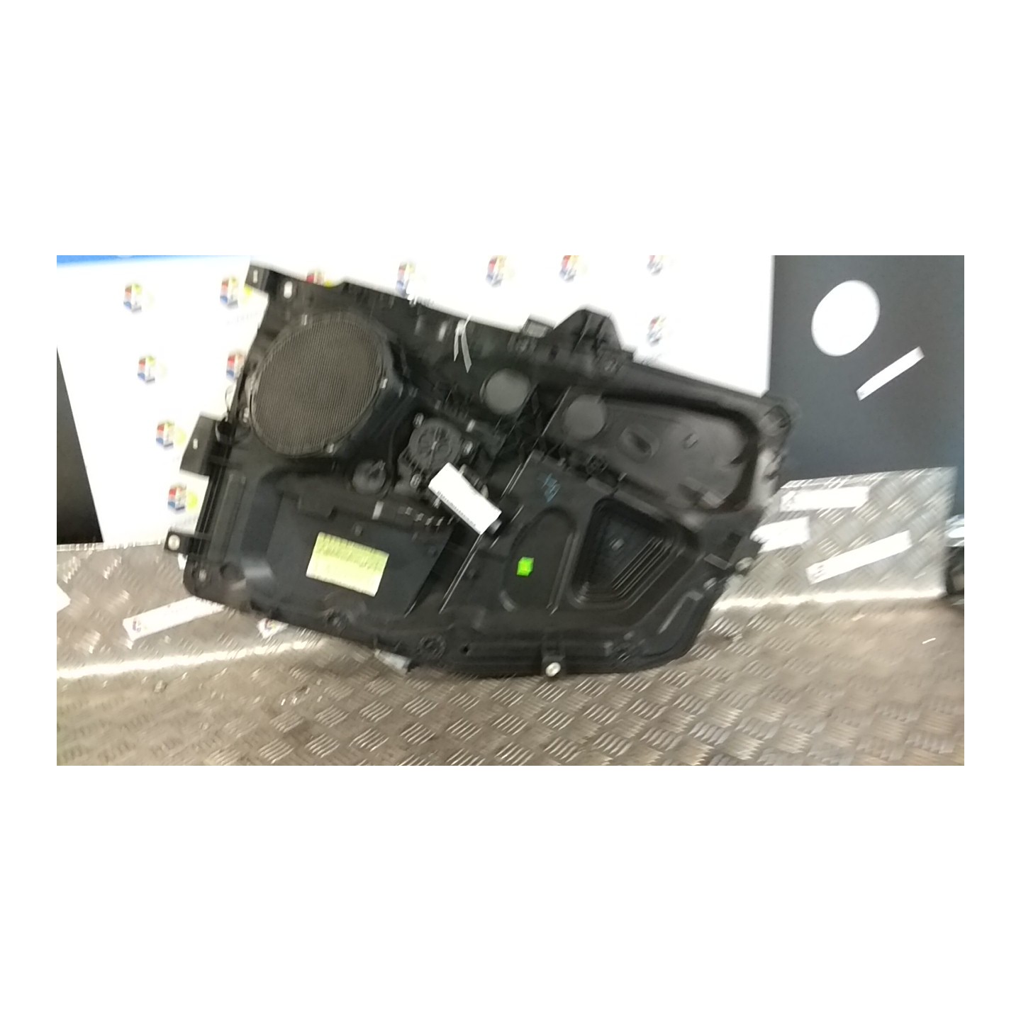 ALZACRISTALLO ELETTR. PORTA ANT. C/MOTORINO DX. 037 FORD FIESTA (CBK) (03/02-12/05) F6JA 1546517