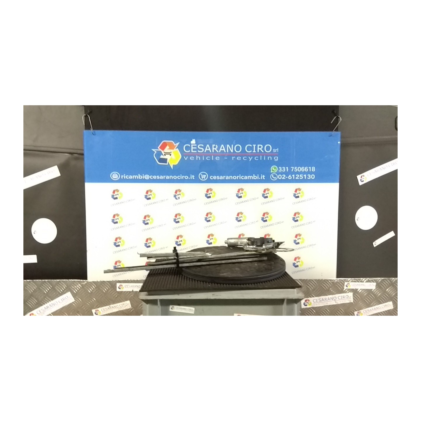 ALZACRISTALLO PORTA ANT. ELETTRICO SX. 155 TOYOTA YARIS (10/01-11/05)     (FRP) 2SZFE 698200D010