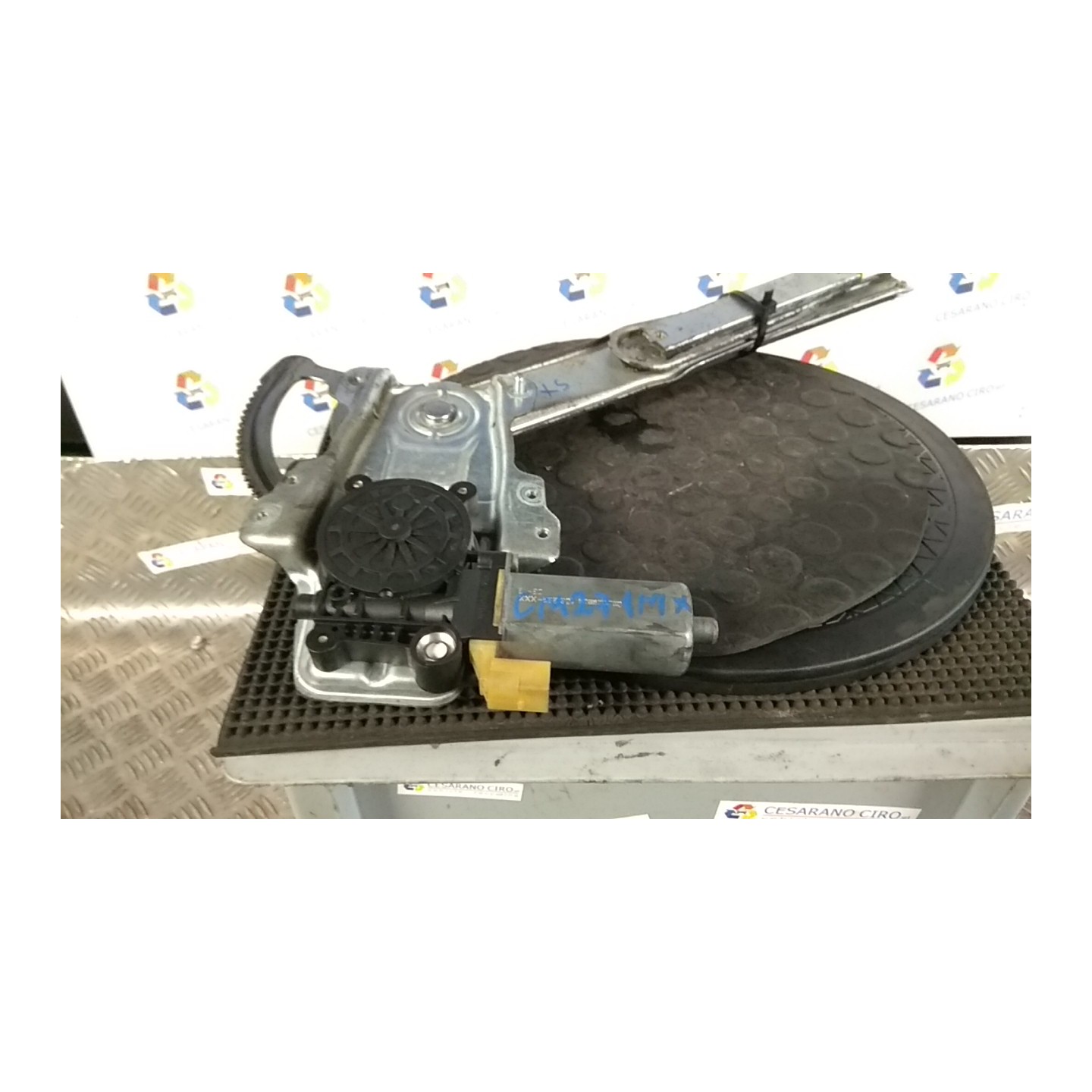 ALZACRISTALLO PORTA ANT. ELETTRICO SX. 155 TOYOTA YARIS (10/01-11/05)     (FRP) 2SZFE 698200D010