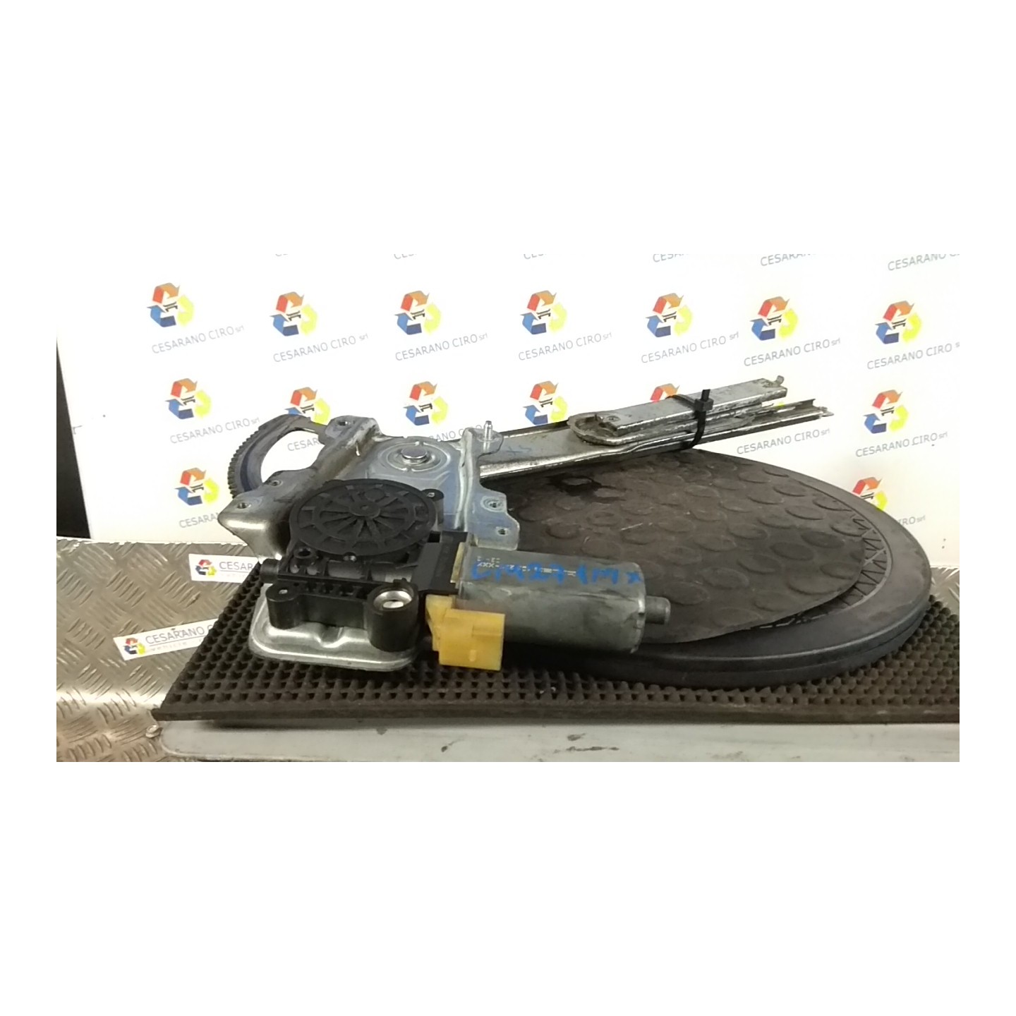 ALZACRISTALLO PORTA ANT. ELETTRICO SX. 155 TOYOTA YARIS (10/01-11/05)     (FRP) 2SZFE 698200D010