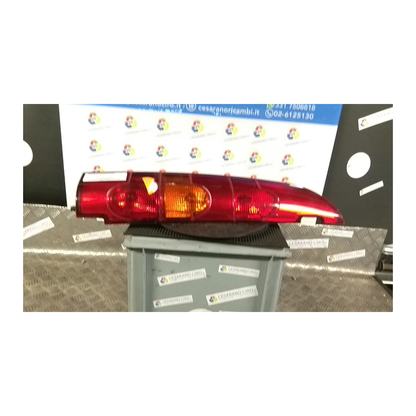 FANALE POST. P/PORTA POST. A BATTENTI SX. 170 RENAULT KANGOO (04/03-03/09) K9KV7 8200150623