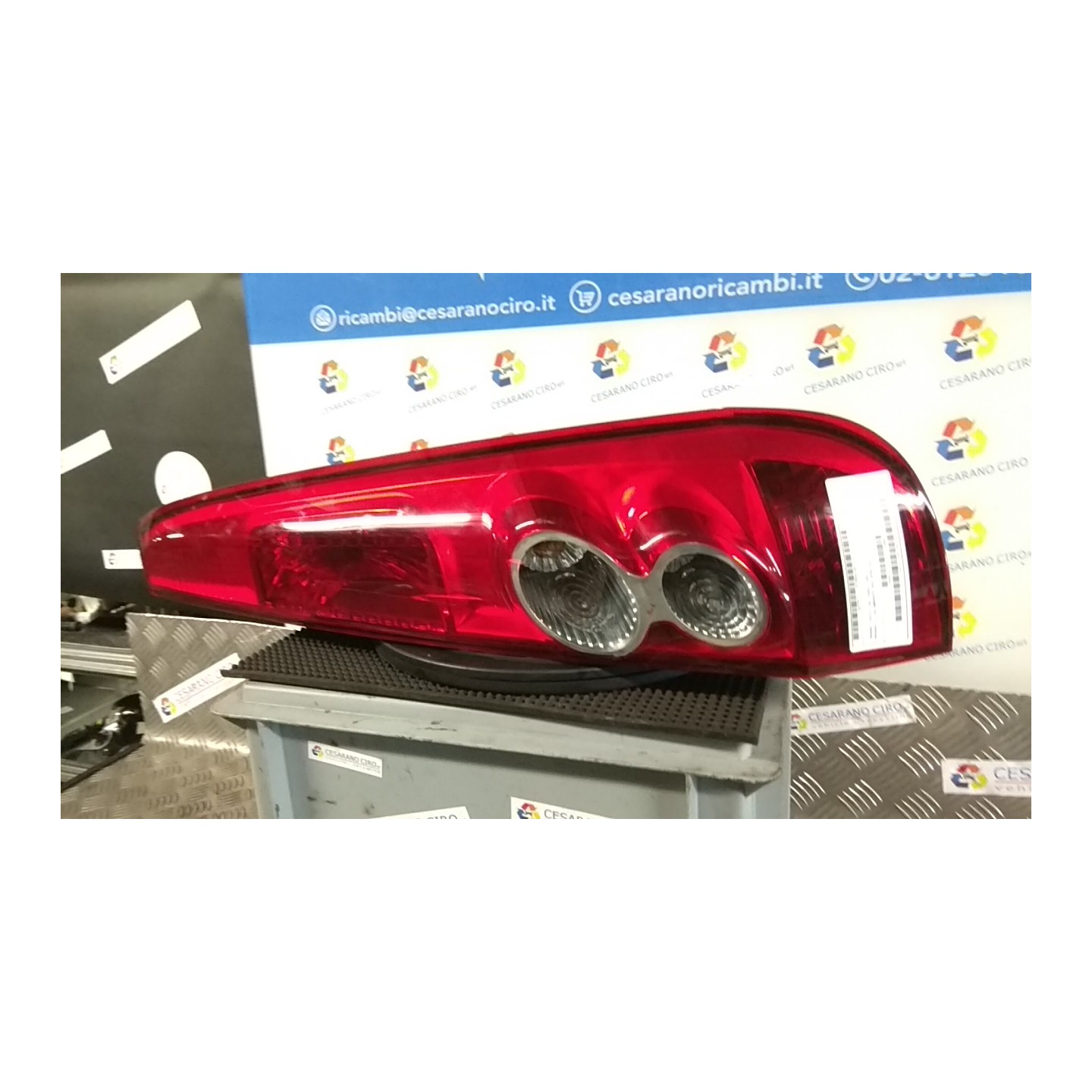 FANALE POST. DX. 102 FORD FIESTA (CBK) (03/02-12/05) FUJA 1324563
