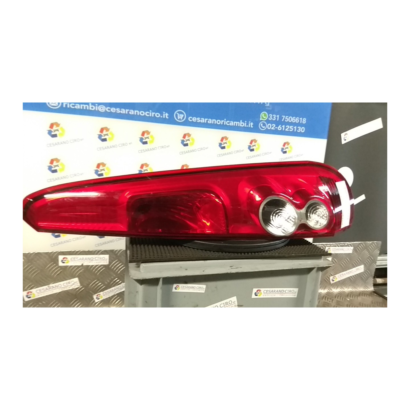 FANALE POST. DX. 102 FORD FIESTA (CBK) (03/02-12/05) FUJA 1324563