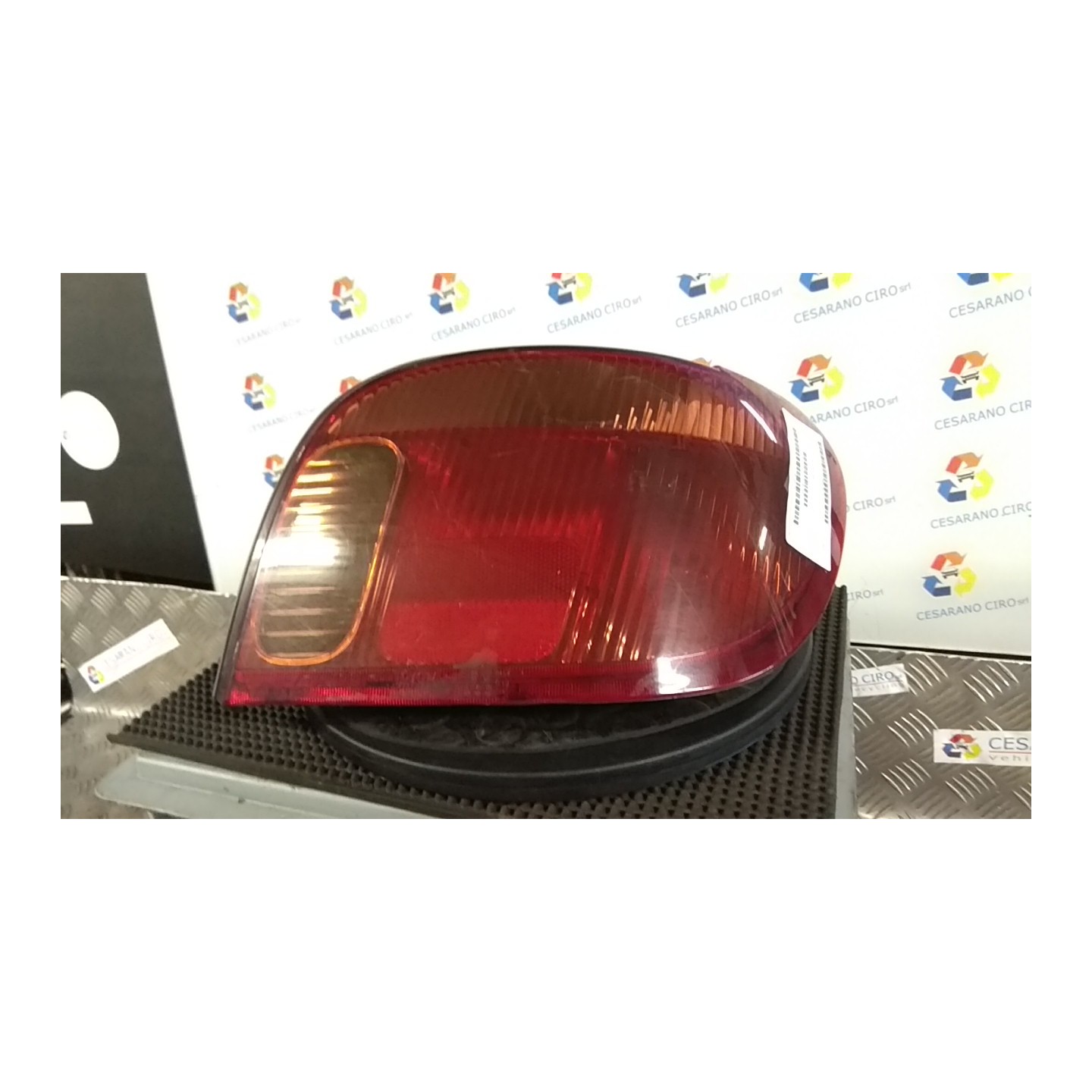 FANALE POST. DX. 137 TOYOTA YARIS (10/01-11/05)     (FRP) 2SZFE 815510D070