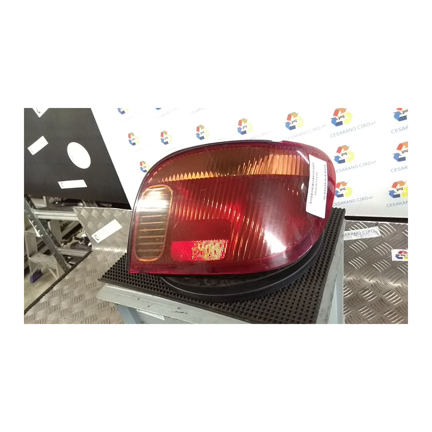 FANALE POST. DX. 137 TOYOTA YARIS (10/01-11/05)     (FRP) 2SZFE 815510D070