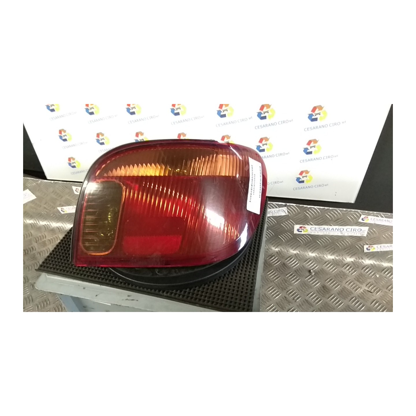 FANALE POST. DX. 137 TOYOTA YARIS (10/01-11/05)     (FRP) 2SZFE 815510D070