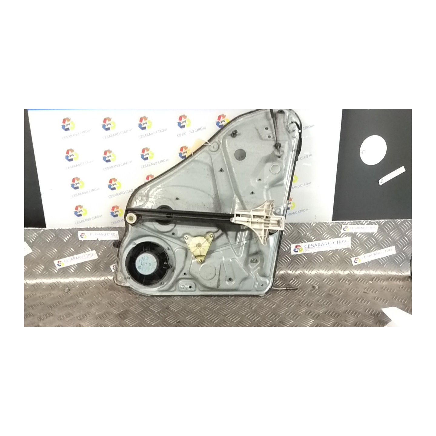 ALZACRISTALLO ELETTR. PORTA POST. DX. 003 VOLKSWAGEN PASSAT (3B) (10/00-03/06) AWX 3B9839462A