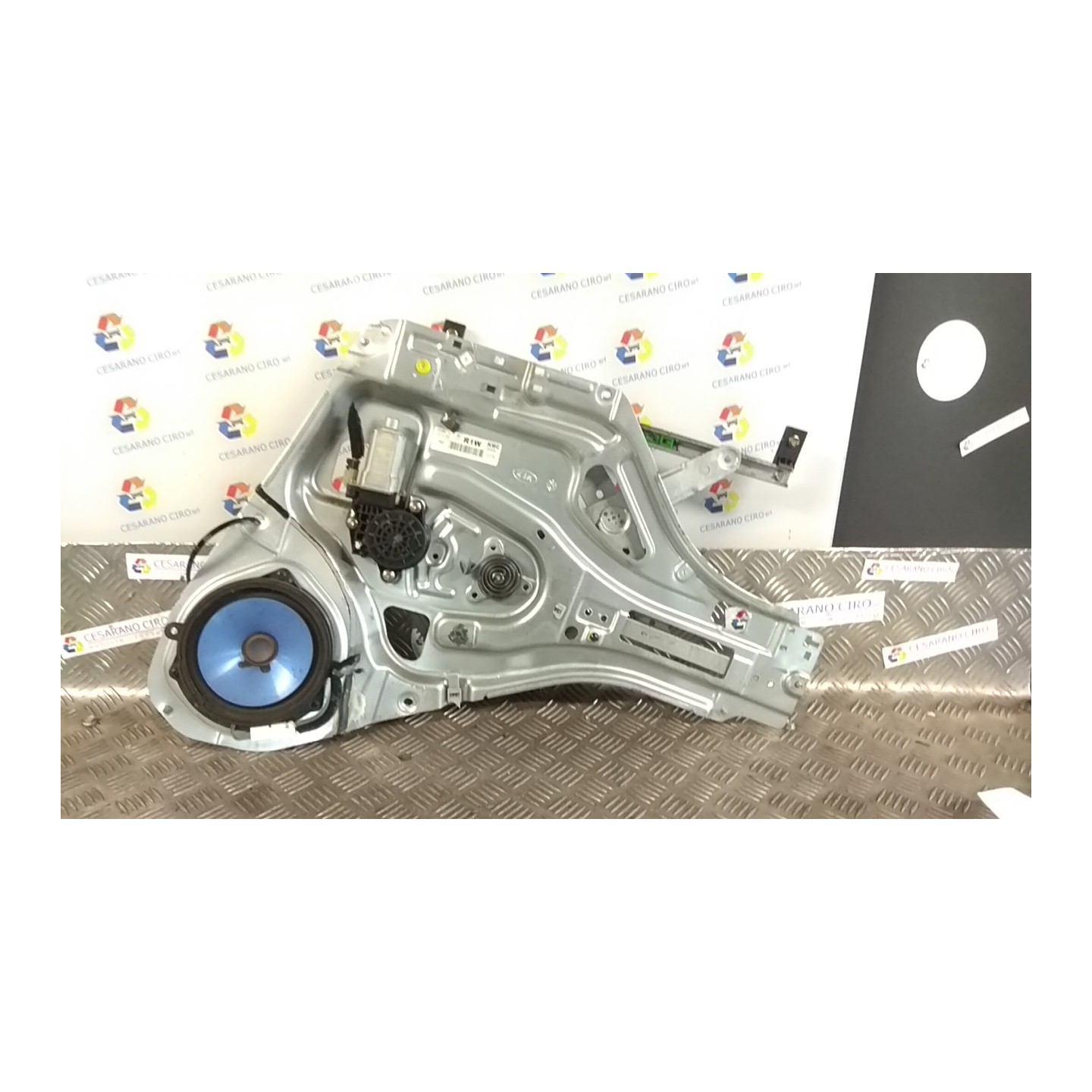 ALZACRISTALLO ELETTR. PORTA ANT. C/MOTORINO DX. 008 KIA SPORTAGE 2A SERIE (10/04-05/11 D4EA 824021F010