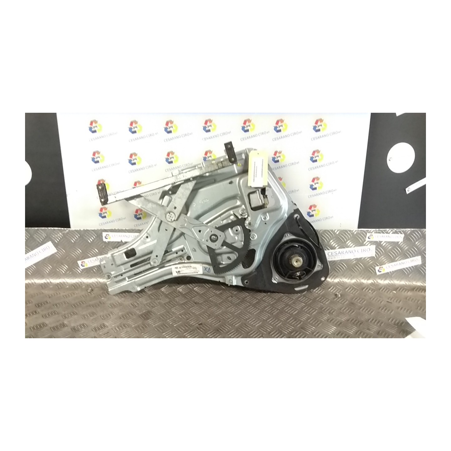 ALZACRISTALLO ELETTR. PORTA ANT. C/MOTORINO DX. 008 KIA SPORTAGE 2A SERIE (10/04-05/11 D4EA 824021F010
