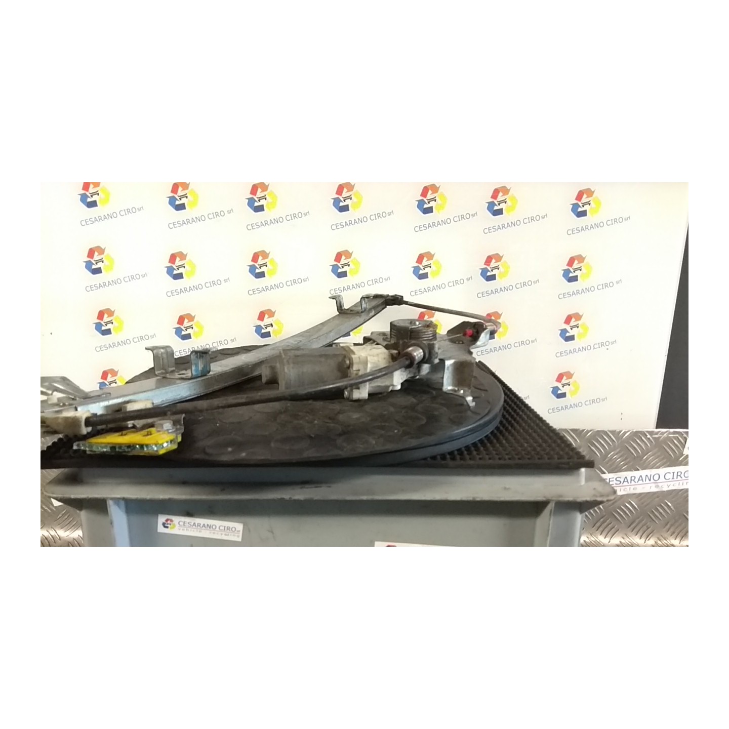 ALZACRISTALLO ELETTR. PORTA ANT. C/MOTORINO DX. 083 NISSAN MICRA (K12E) (11/02-05/06) CR10 80700BC40B