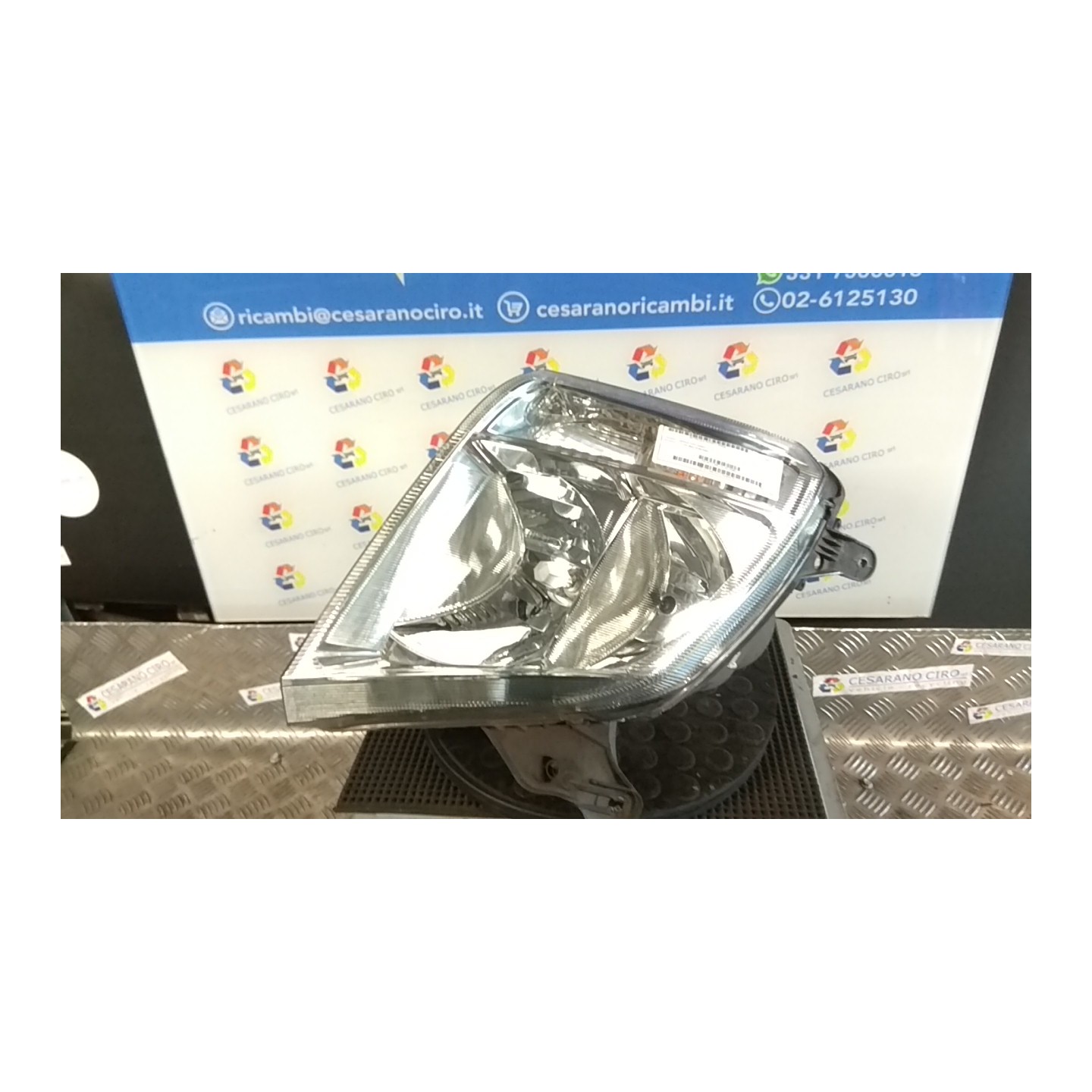 PROIETTORE DX. 040 OPEL MERIVA (X03) (03/03-12/10) Z16XE 93175365