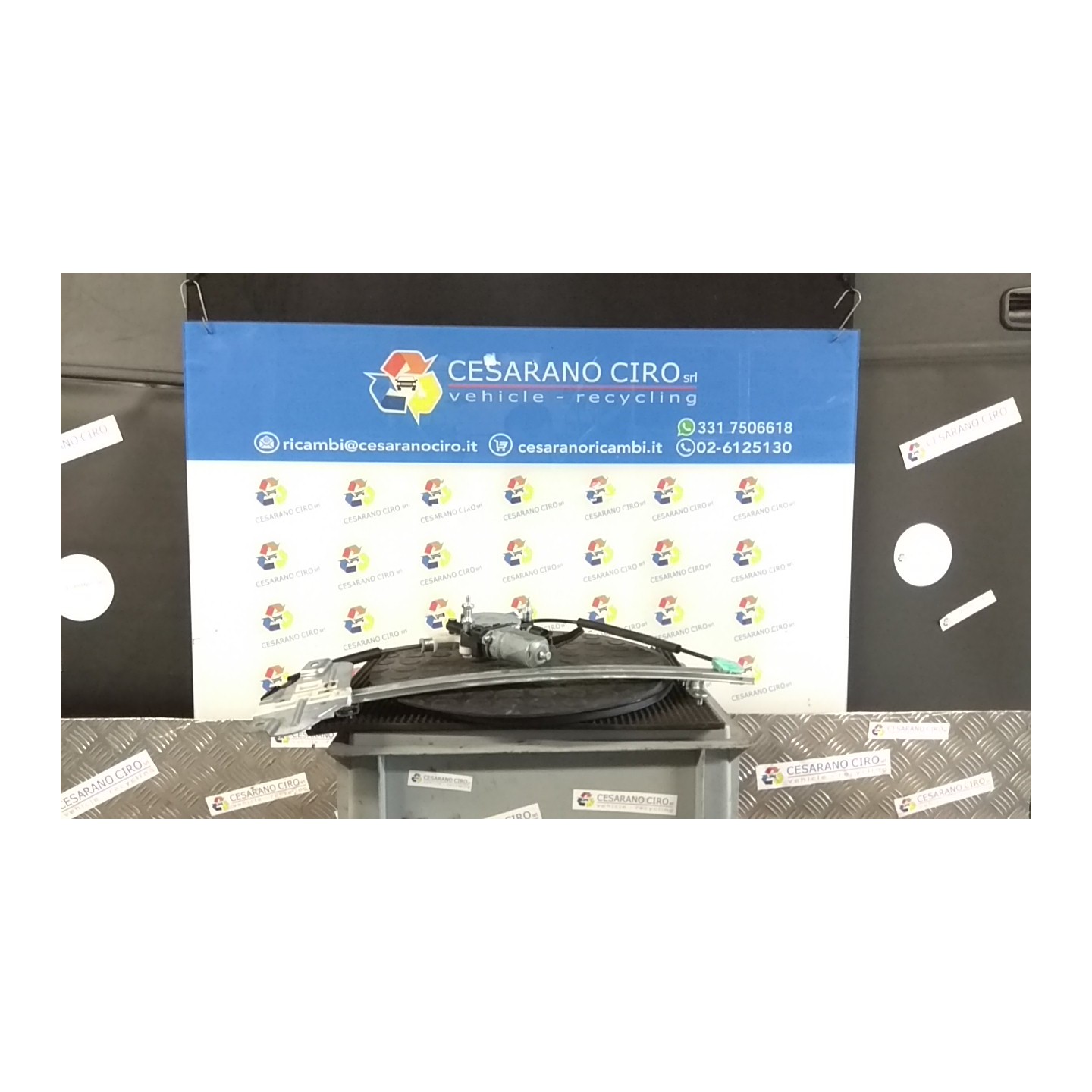 ALZACRISTALLO ELETTR. PORTA ANT. C/M DX. 060 KIA RIO 3A SERIE (01/15-) G4LA 824021W010