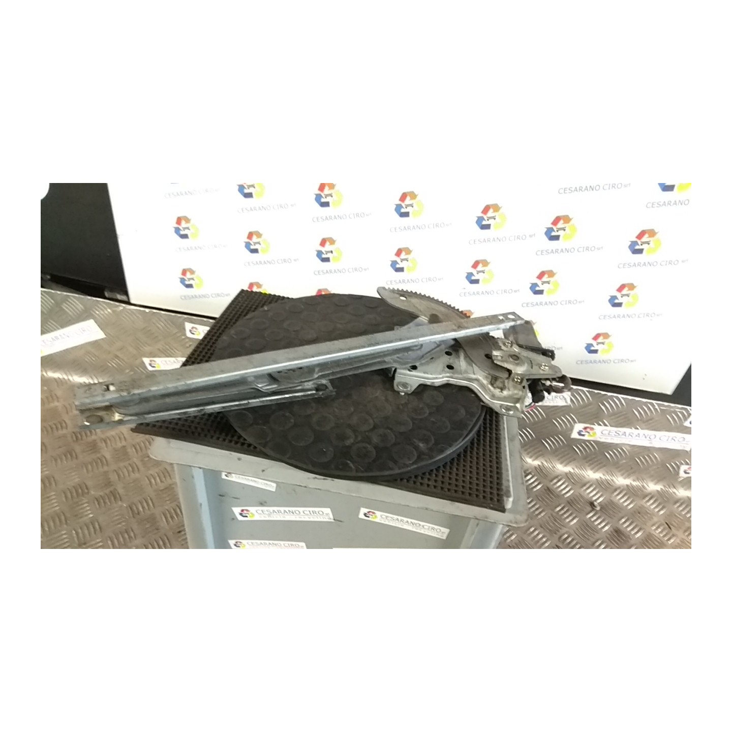 ALZACRISTALLO ELETTR. PORTA ANT. C/M DX. 068 KIA CARENS 1A SERIE (07/02-02/08) S6D 0K2FA58560C