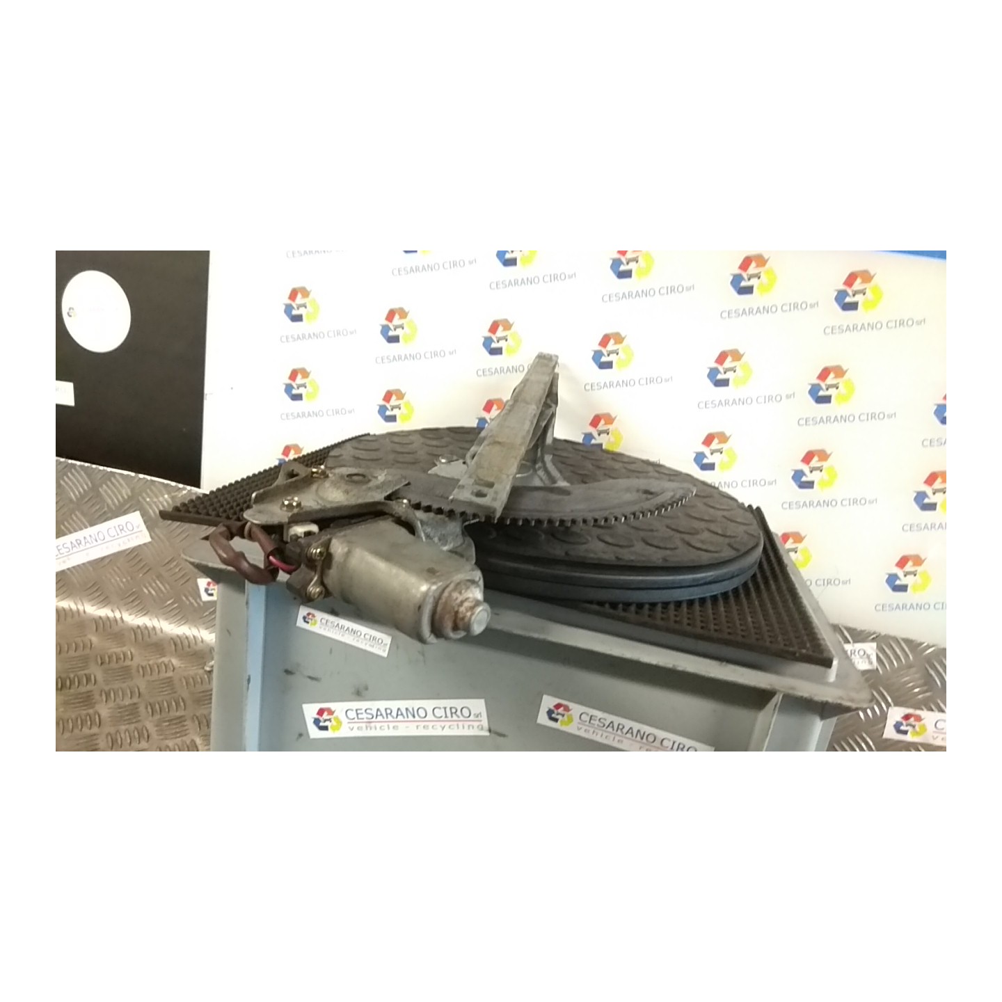 ALZACRISTALLO ELETTR. PORTA ANT. C/M DX. 068 KIA CARENS 1A SERIE (07/02-02/08) S6D 0K2FA58560C