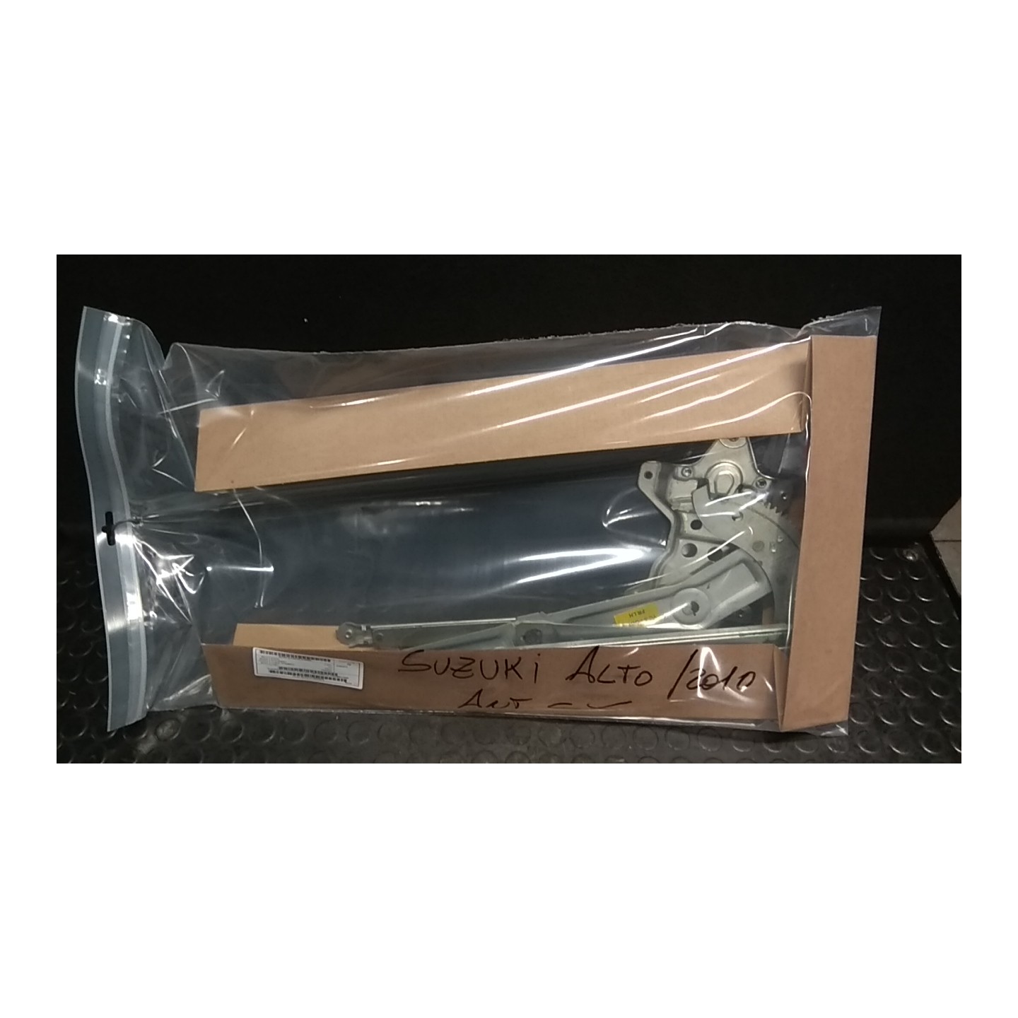 ALZACRISTALLO ELETTR. PORTA ANT. C/MOTORINO SX. 060 SUZUKI ALTO (03/09-) K10B 83402M68K10000