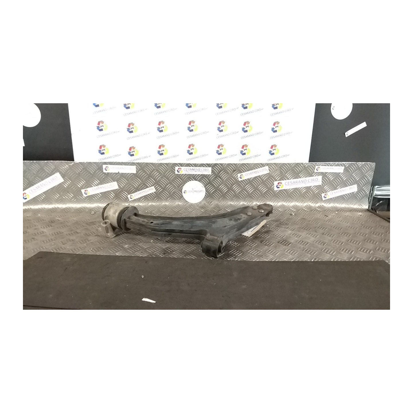BRACCIO OSCILLANTE SOSP. ANT. SX. 077 LAND ROVER FREELANDER (02/98-08/02) 18K4F RBJ500690