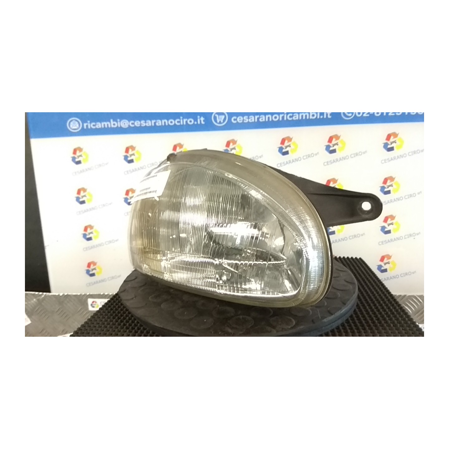 PROIETTORE DX. 001 OPEL CORSA (S93) (01/93-09/00) X12XE 90444787