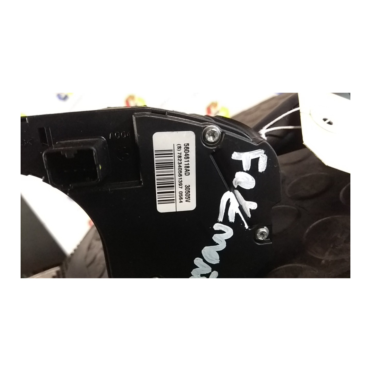 DEVIOGUIDASGANCIO 036 FIAT FREEMONT (24) (04/11-) 939B5000 K56046118AD