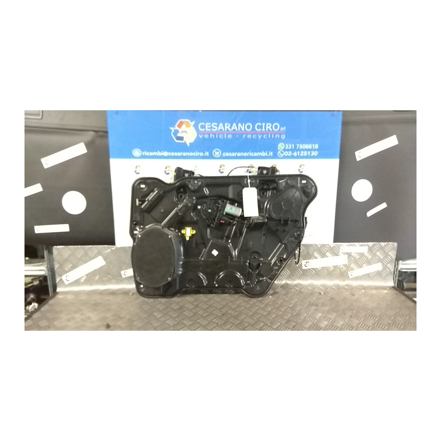 ALZACRISTALLO ELETTR. PORTA ANT. DX. 044 FIAT FREEMONT (24) (04/11-) 939B5000 K68043734AA