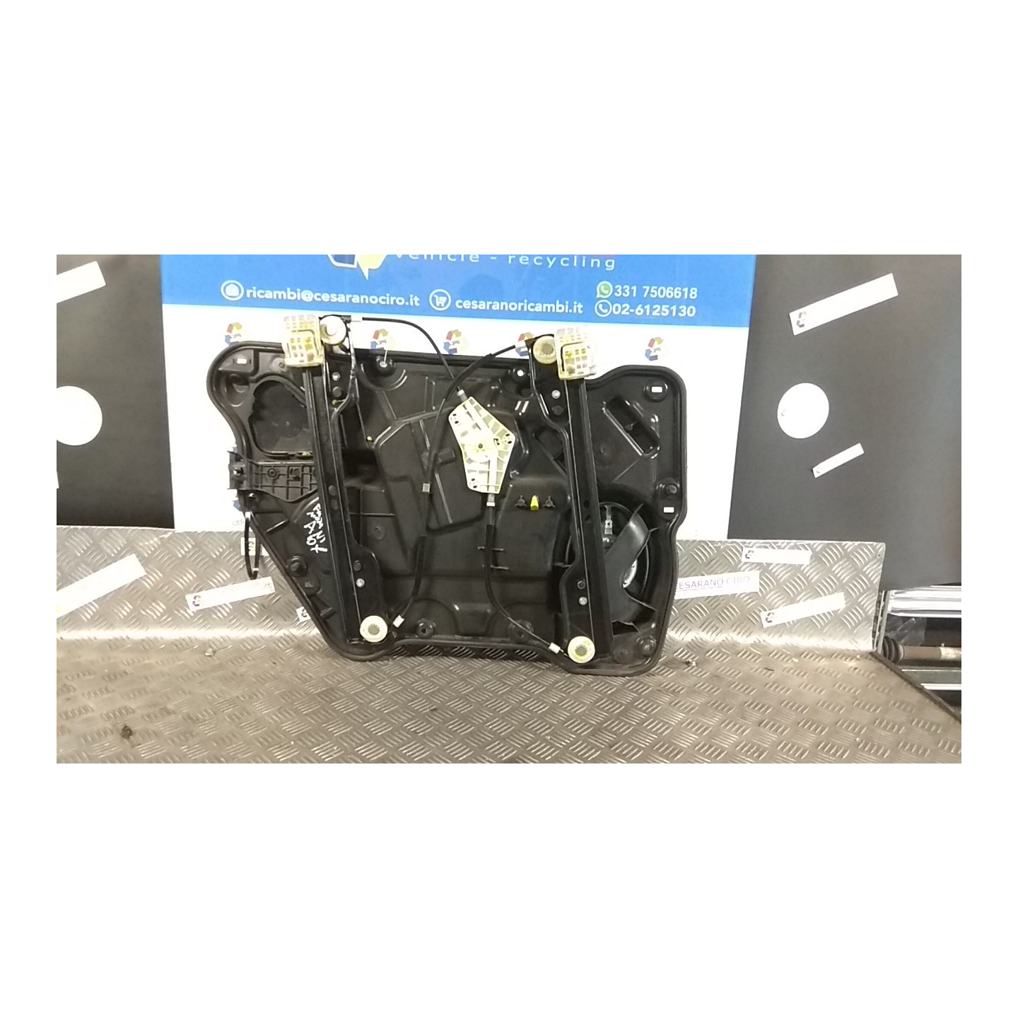 ALZACRISTALLO ELETTR. PORTA ANT. DX. 044 FIAT FREEMONT (24) (04/11-) 939B5000 K68043734AA