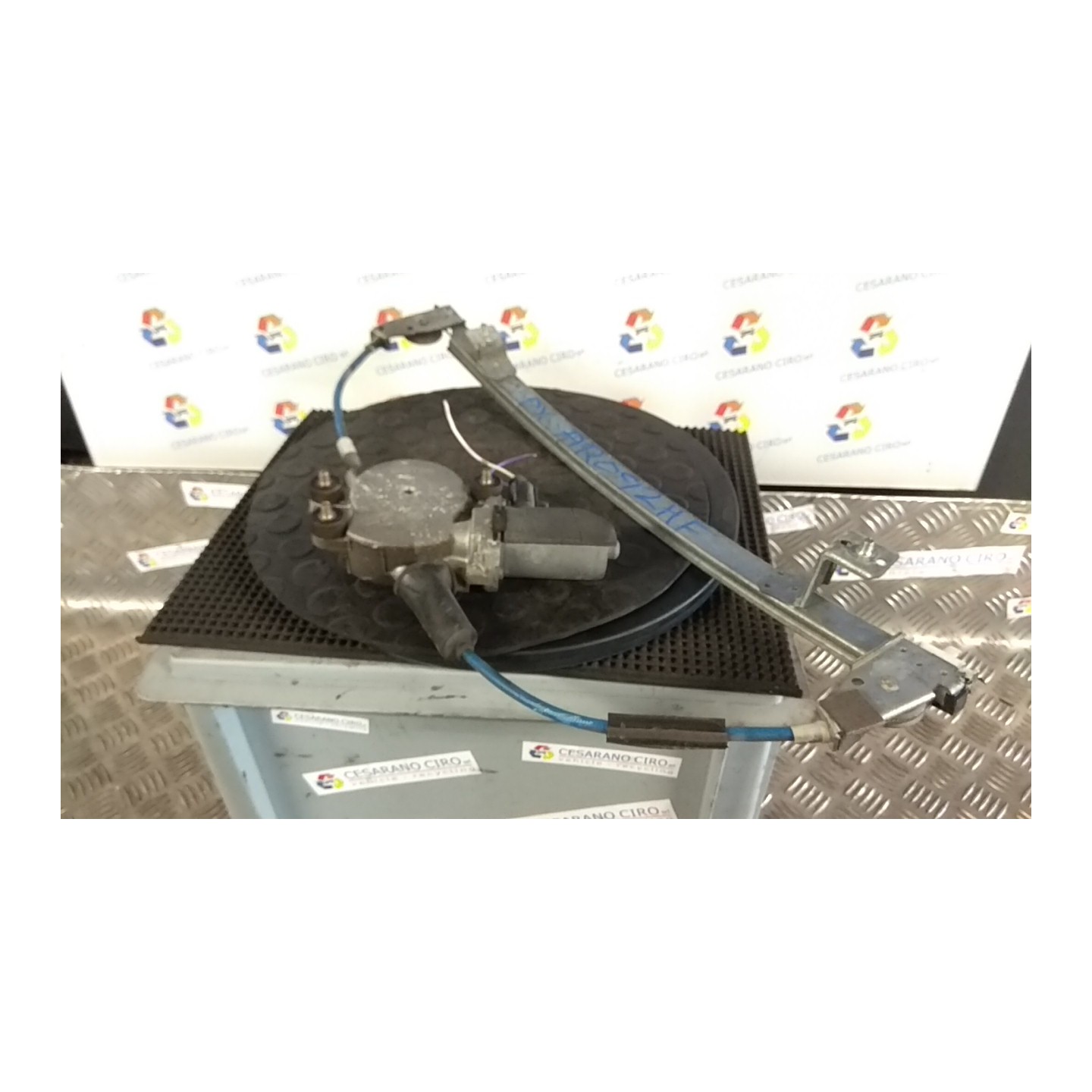 ALZACRISTALLO ELETTR. PORTA ANT. CON MOTORINO DX. 102 FIAT BRAVA (1V) (09/95-12/98) 182A3000 7770258