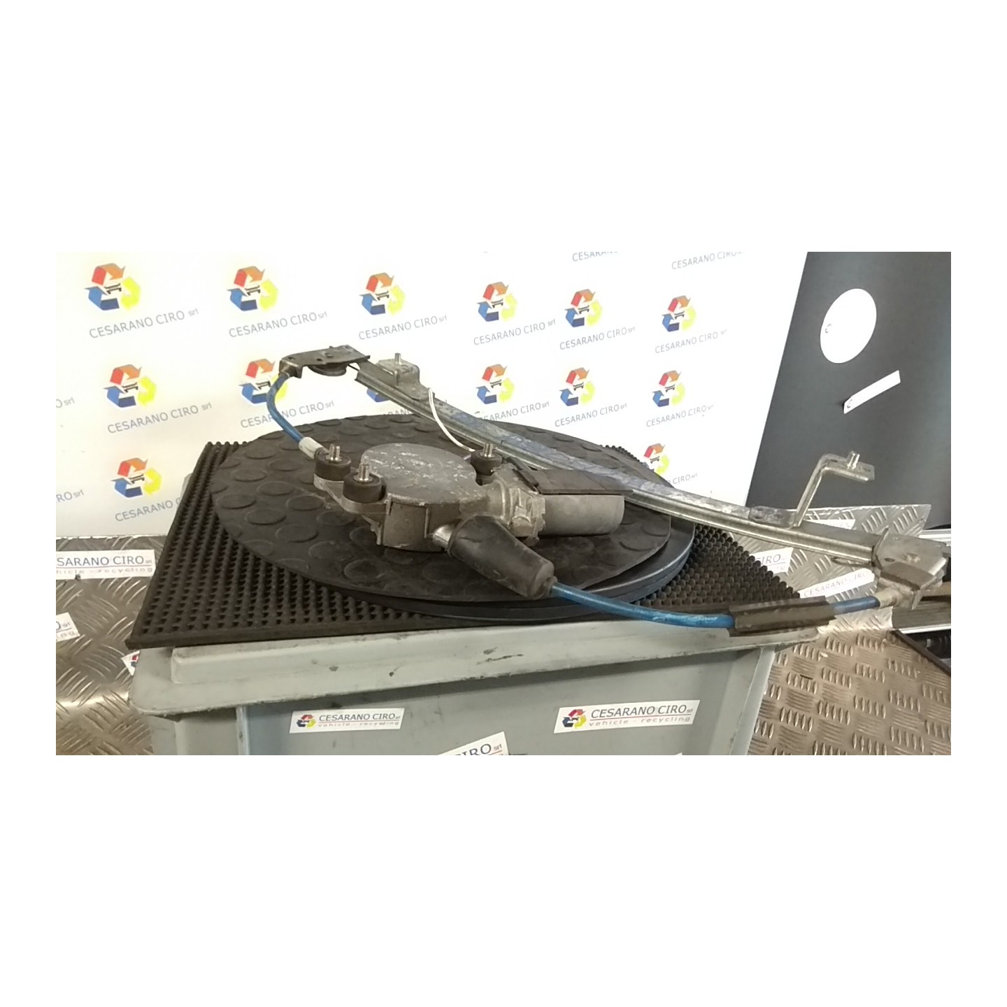 ALZACRISTALLO ELETTR. PORTA ANT. CON MOTORINO DX. 102 FIAT BRAVA (1V) (09/95-12/98) 182A3000 7770258