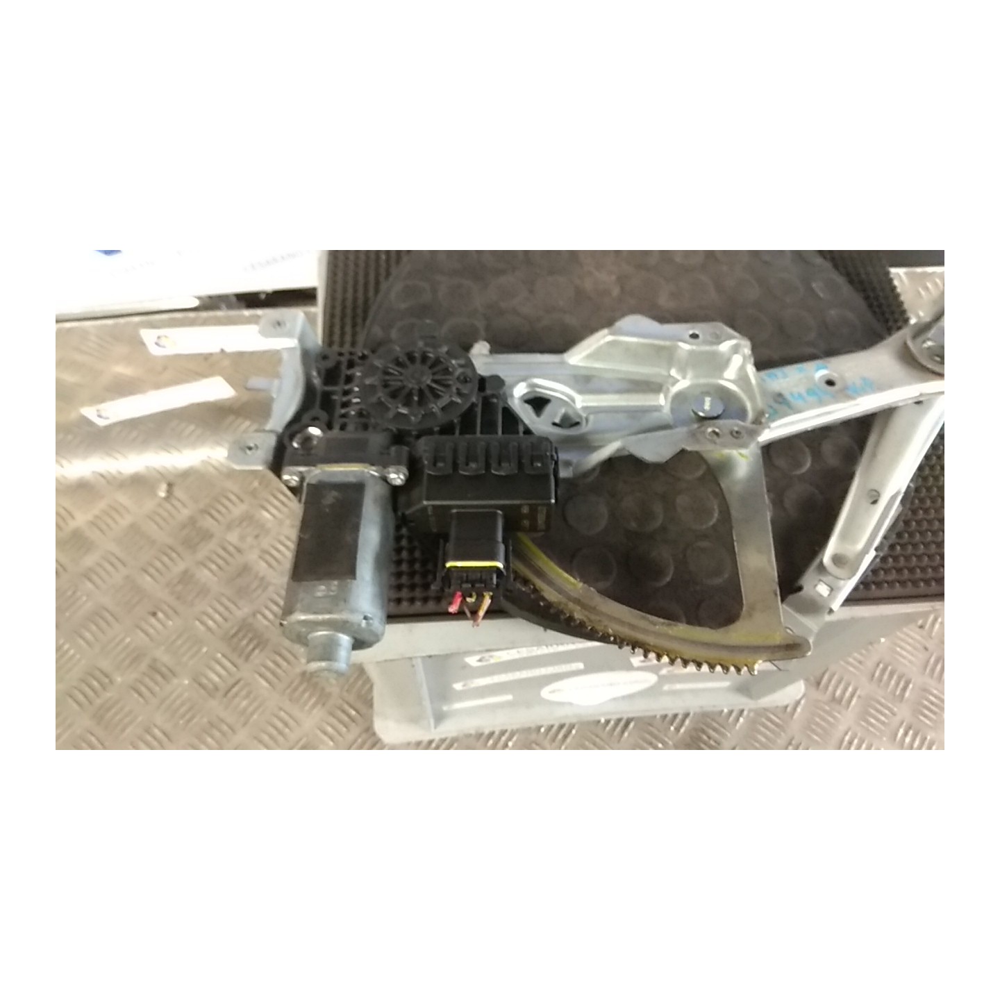 ALZACRISTALLO ELETTR. PORTA ANT. DX. 030 OPEL ASTRA (A04) (01/04-03/11) Z14XEP 93178696