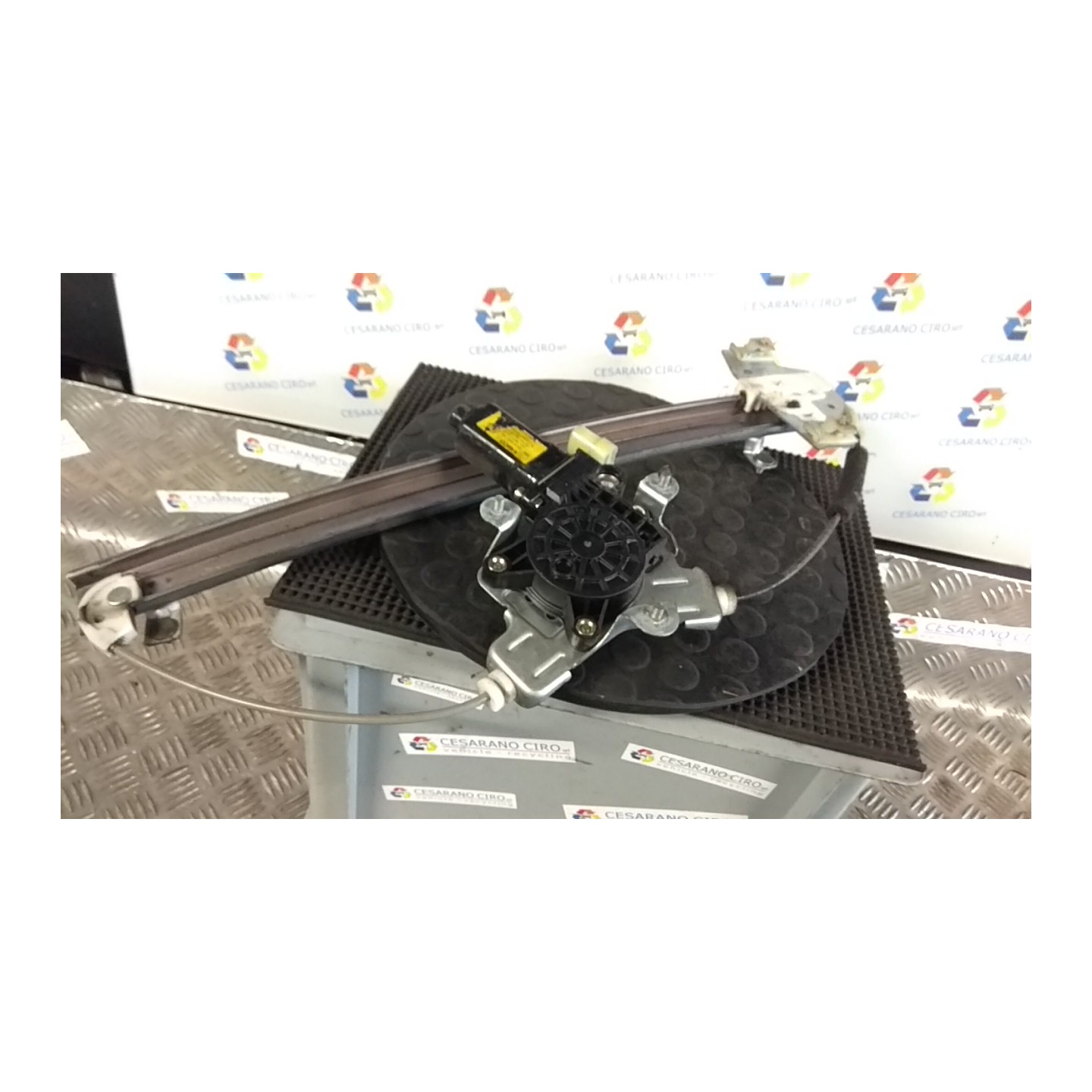 ALZACRISTALLO PORTA ANT. DX. 044 HYUNDAI GETZ (07/02-12/09) G4EA 824021C000