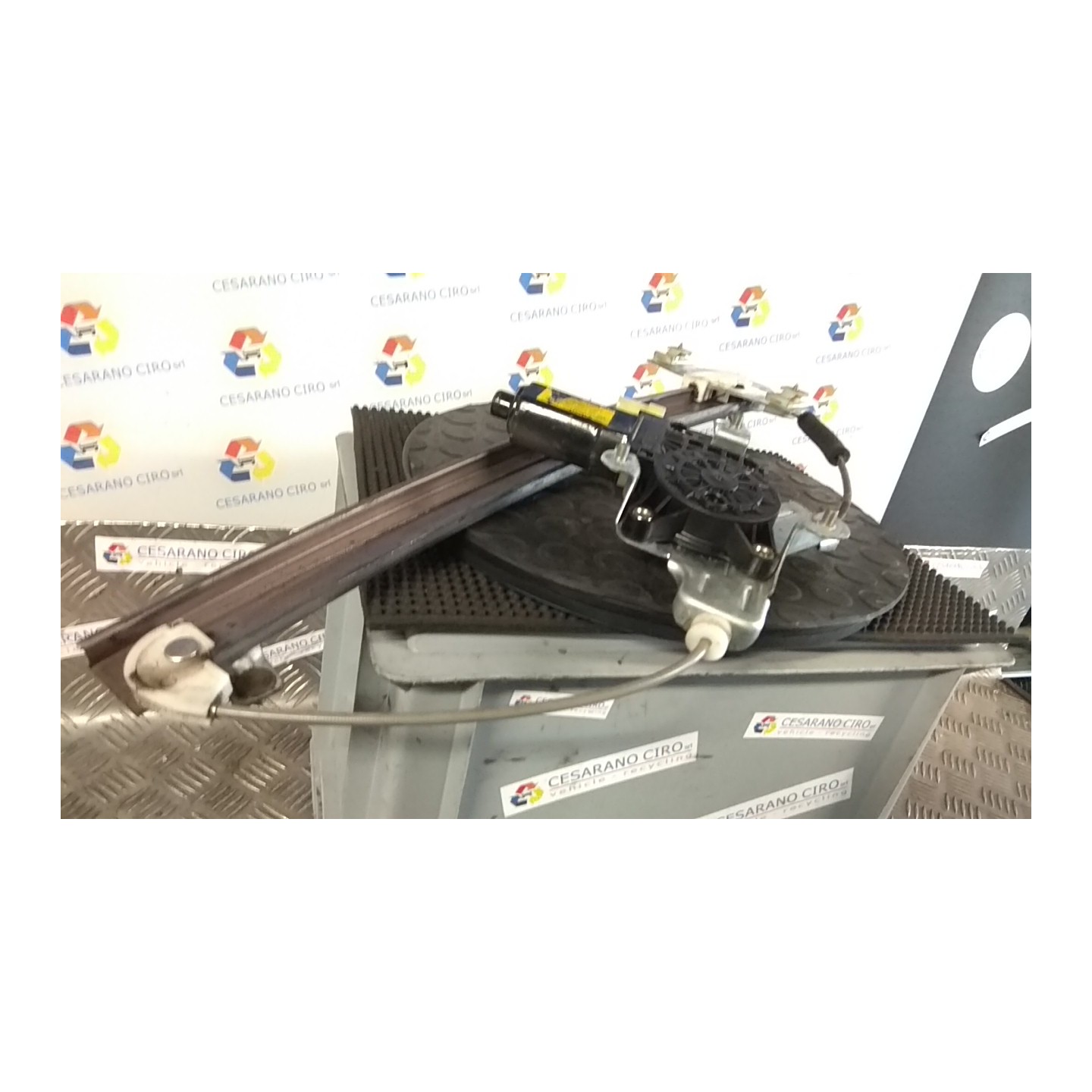 ALZACRISTALLO PORTA ANT. DX. 044 HYUNDAI GETZ (07/02-12/09) G4EA 824021C000