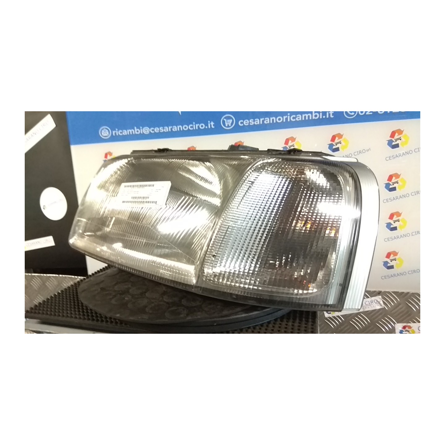 PROIETTORE SX. 102 LAND ROVER FREELANDER (02/98-08/02) 18K4F XBC001750