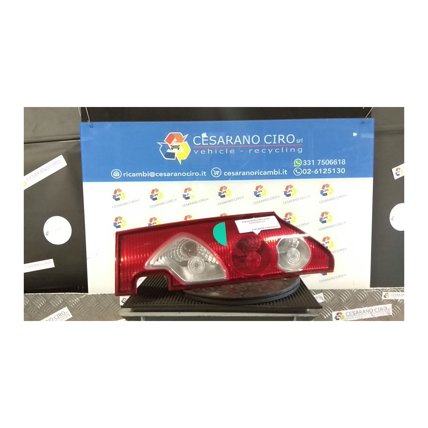 FANALE POST. PER PORTE BATTENTI DX. 172 RENAULT KANGOO (01/08-) K4MG8 8200419952