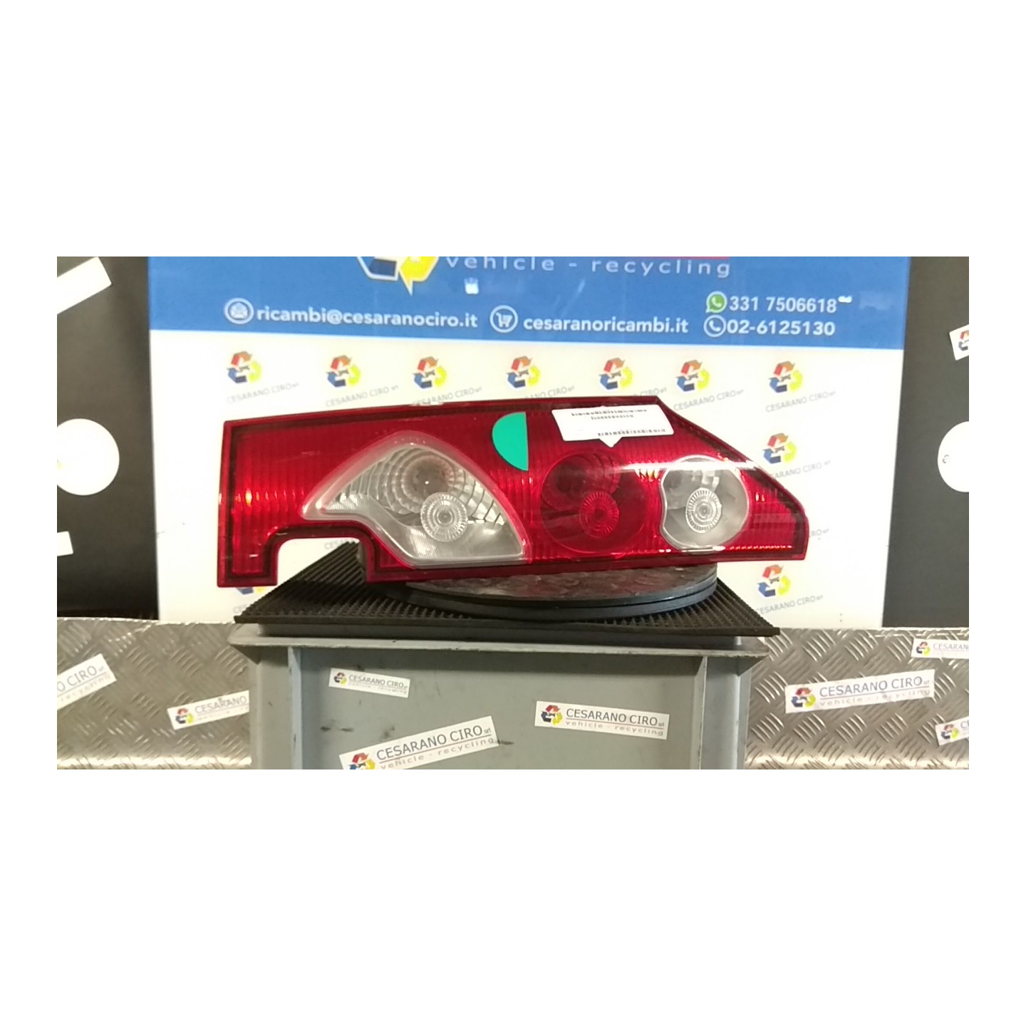 FANALE POST. PER PORTE BATTENTI DX. 172 RENAULT KANGOO (01/08-) K4MG8 8200419952