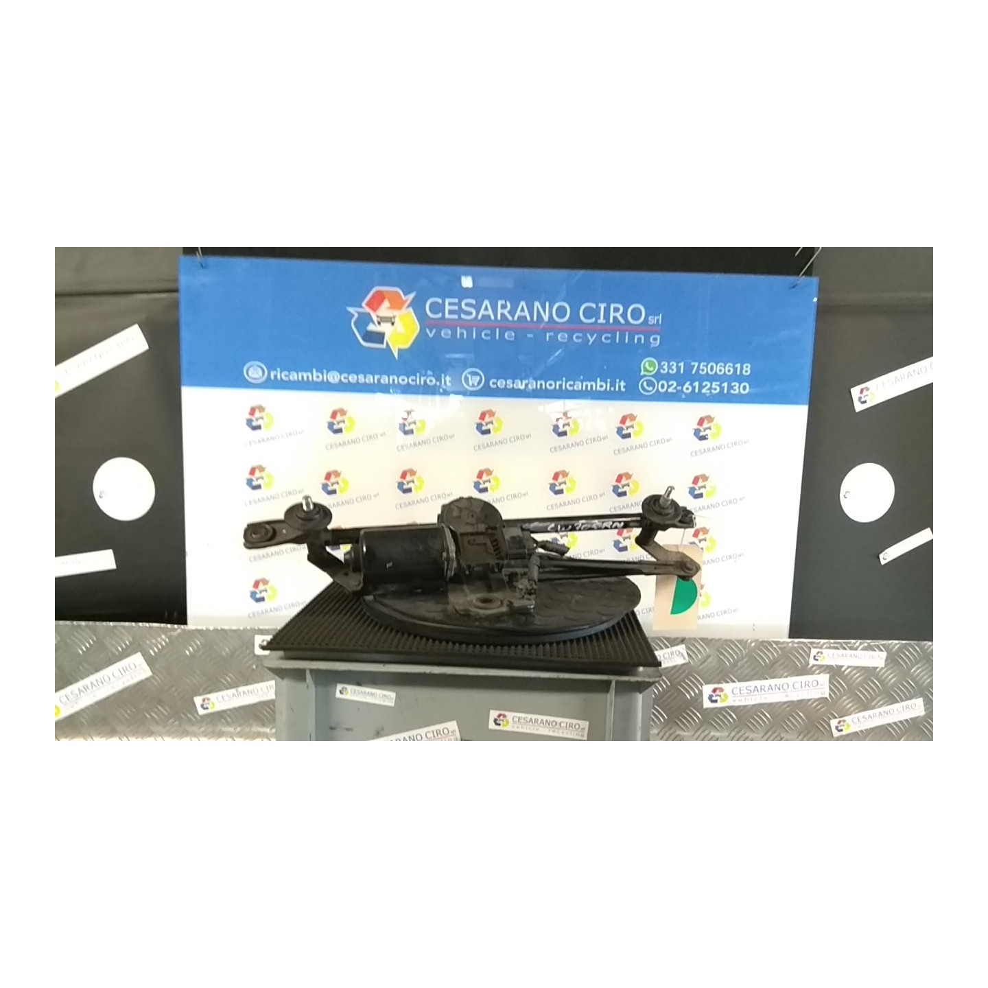 MECCANISMO TERGIPARABREZZA CON MOTOR 239 KIA SPORTAGE 2A SERIE (10/04-05/11 D4EA 981001F000