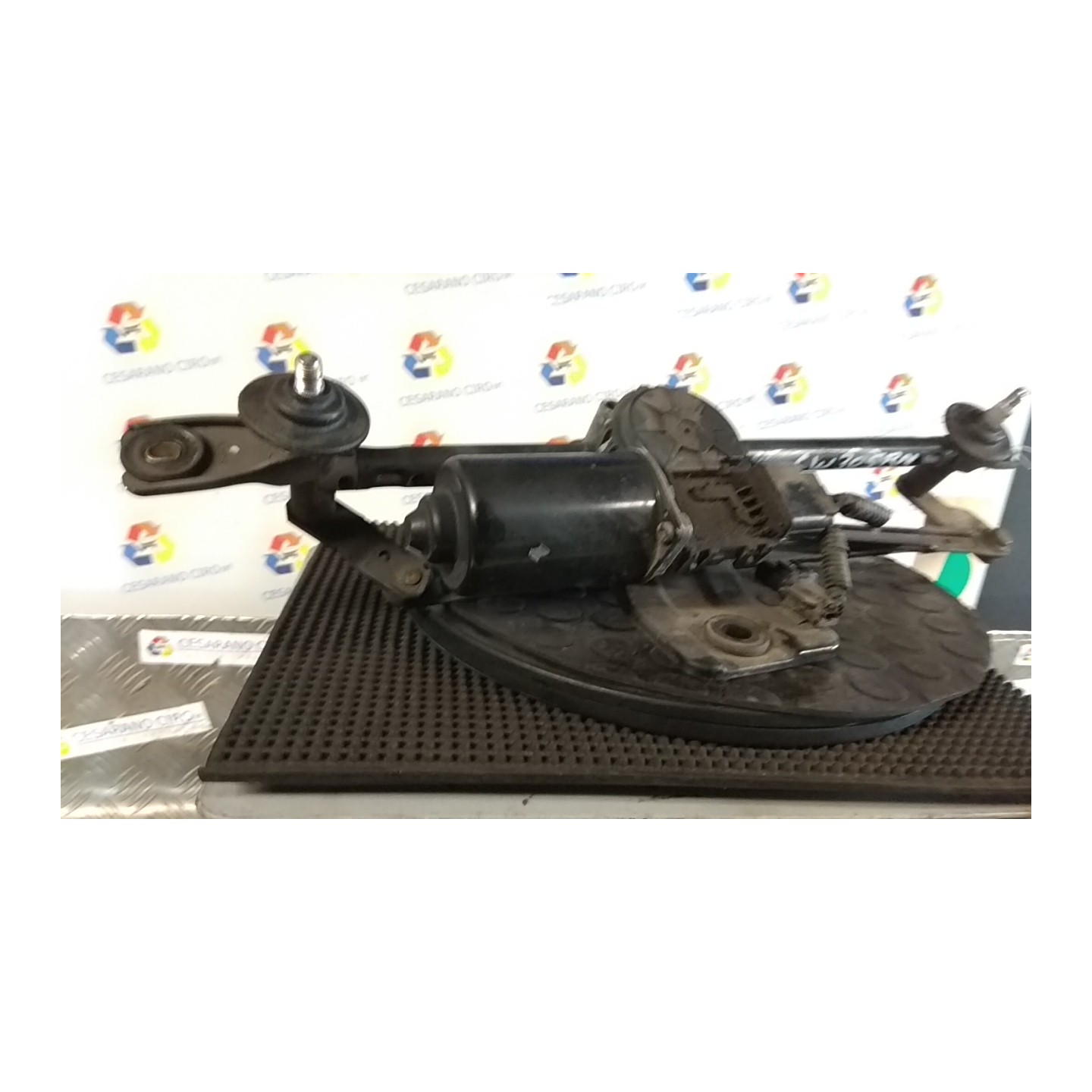 MECCANISMO TERGIPARABREZZA CON MOTOR 239 KIA SPORTAGE 2A SERIE (10/04-05/11 D4EA 981001F000
