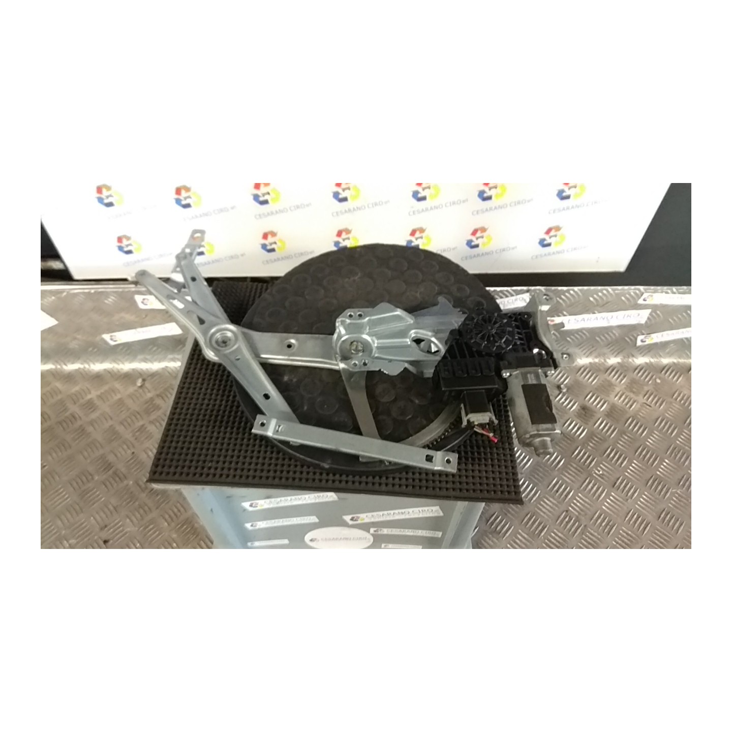 ALZACRISTALLO ELETTR. PORTA ANT. SX. 084 OPEL ASTRA (A04) (01/04-03/11) Z19DT 93178695