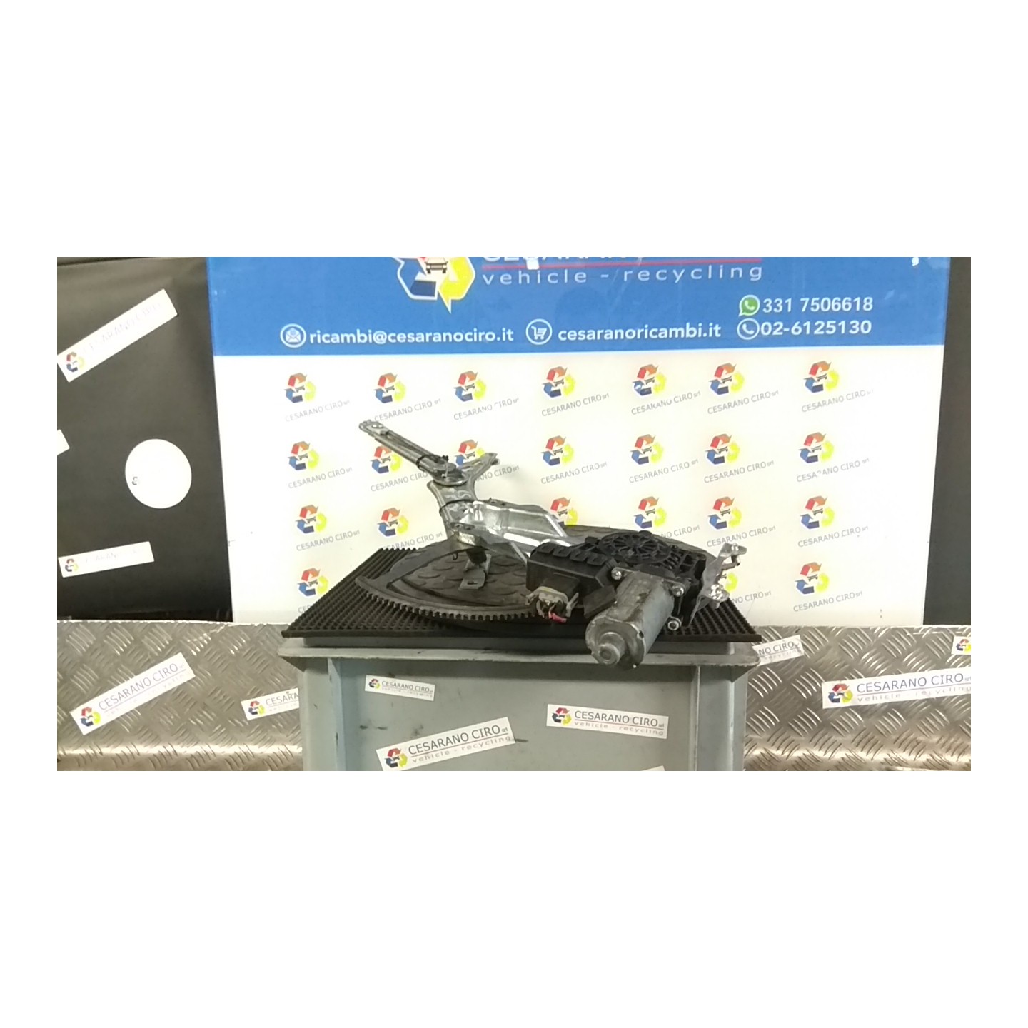 ALZACRISTALLO PORTA ANT. SX. 104 OPEL ZAFIRA (T98) (03/99-12/05) Z16XE 90579385