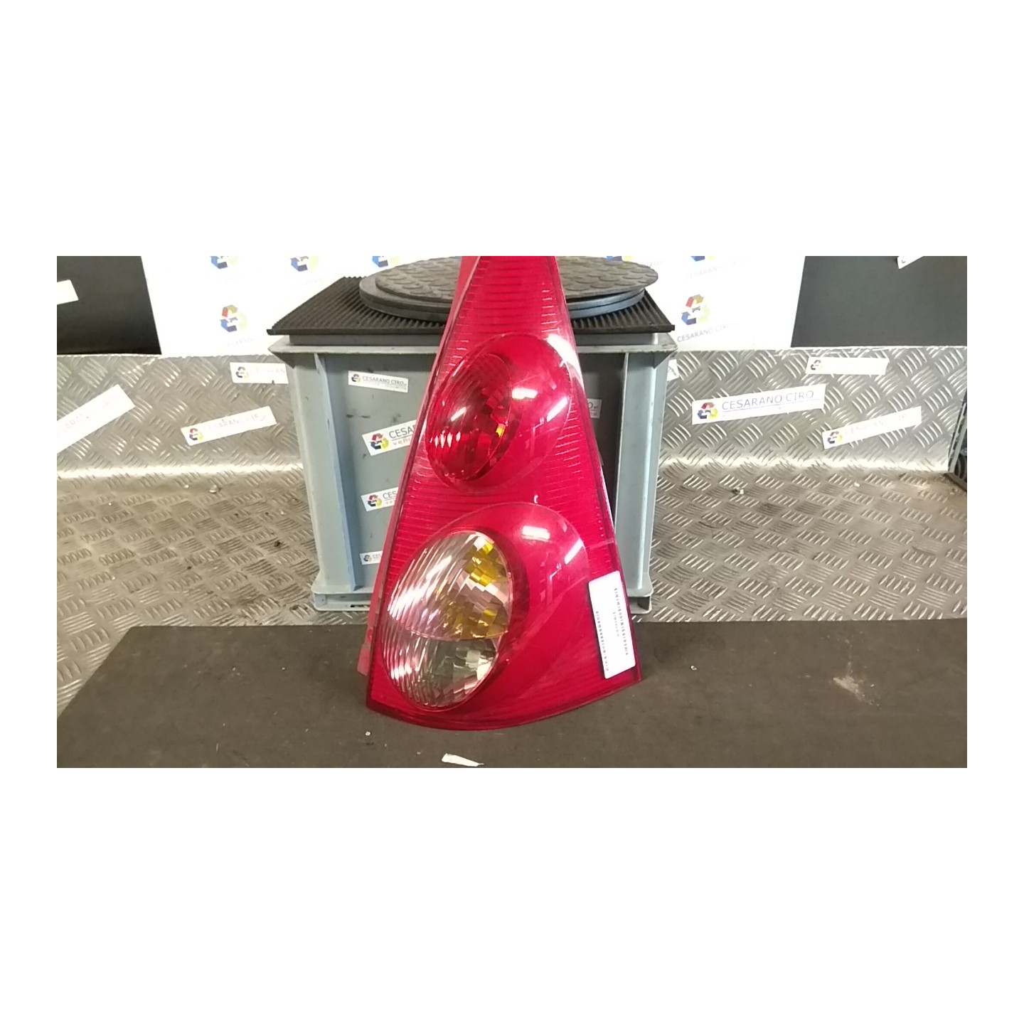 FANALE POST. DX. 189 PEUGEOT 107 (06/05-) 1KR 6351X6