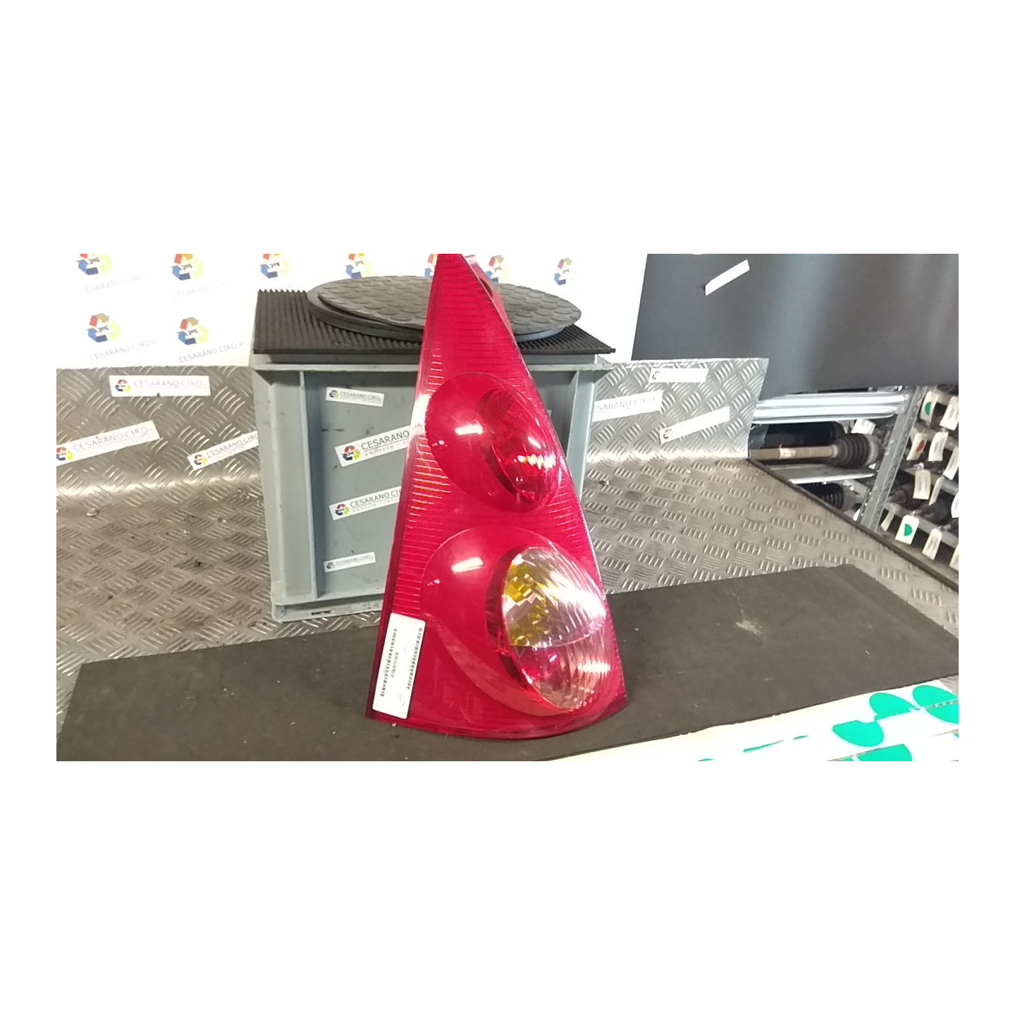 FANALE POST. SX. 190 PEUGEOT 107 (06/05-) 1KR 6350X6